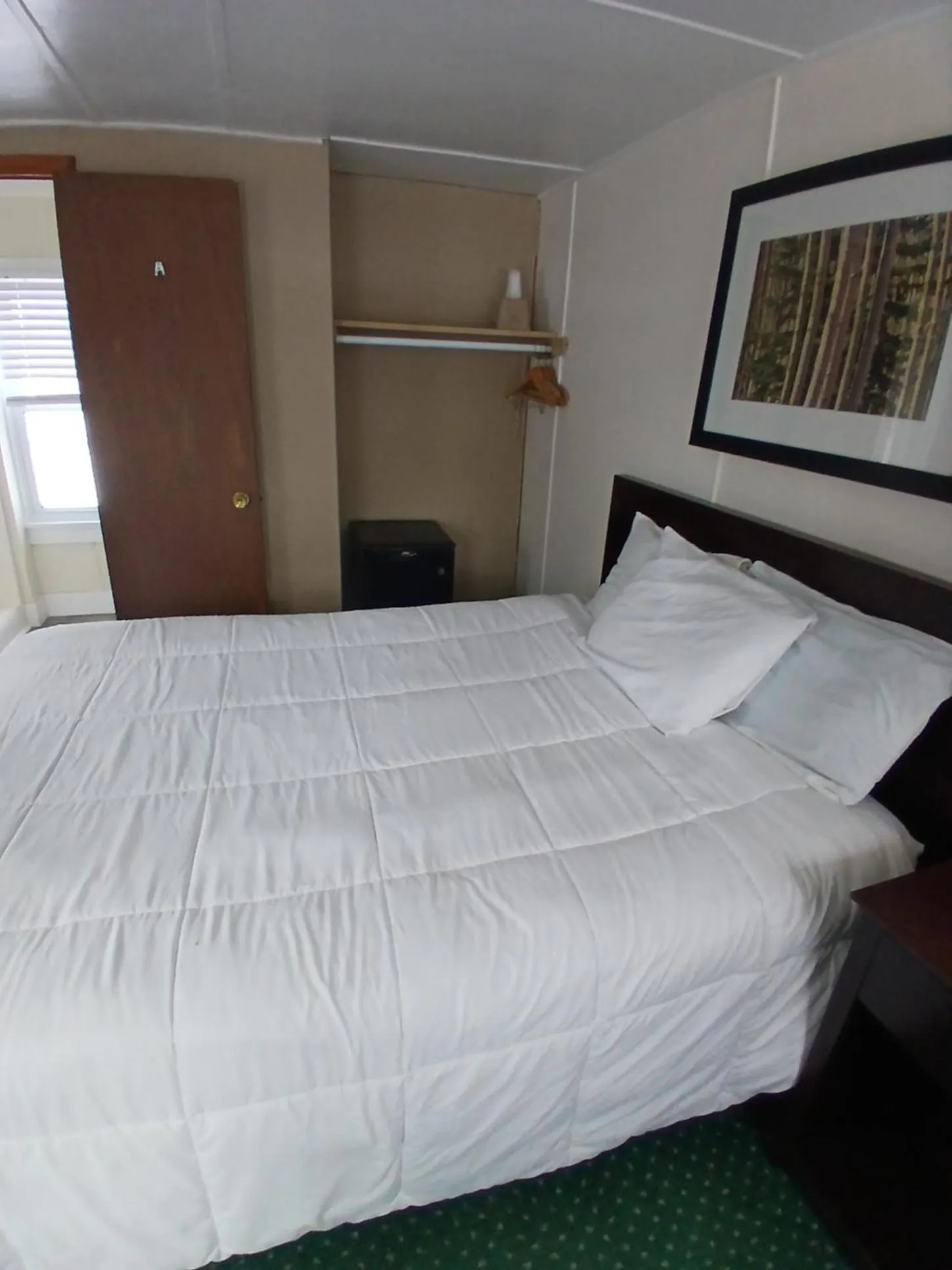 Bed in Plantation Motel