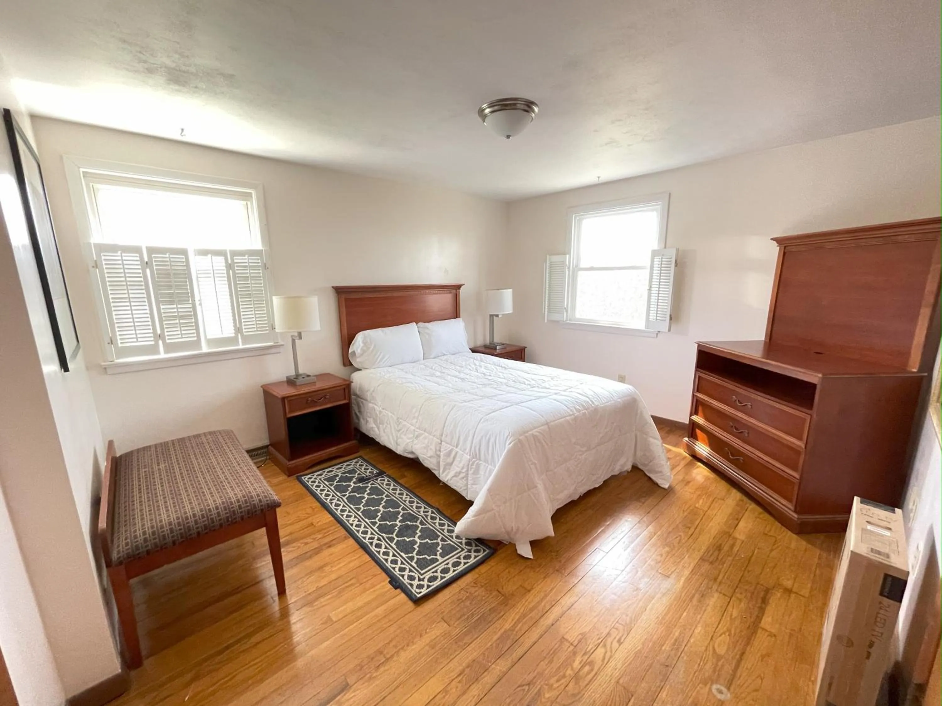 Bed in Plantation Motel