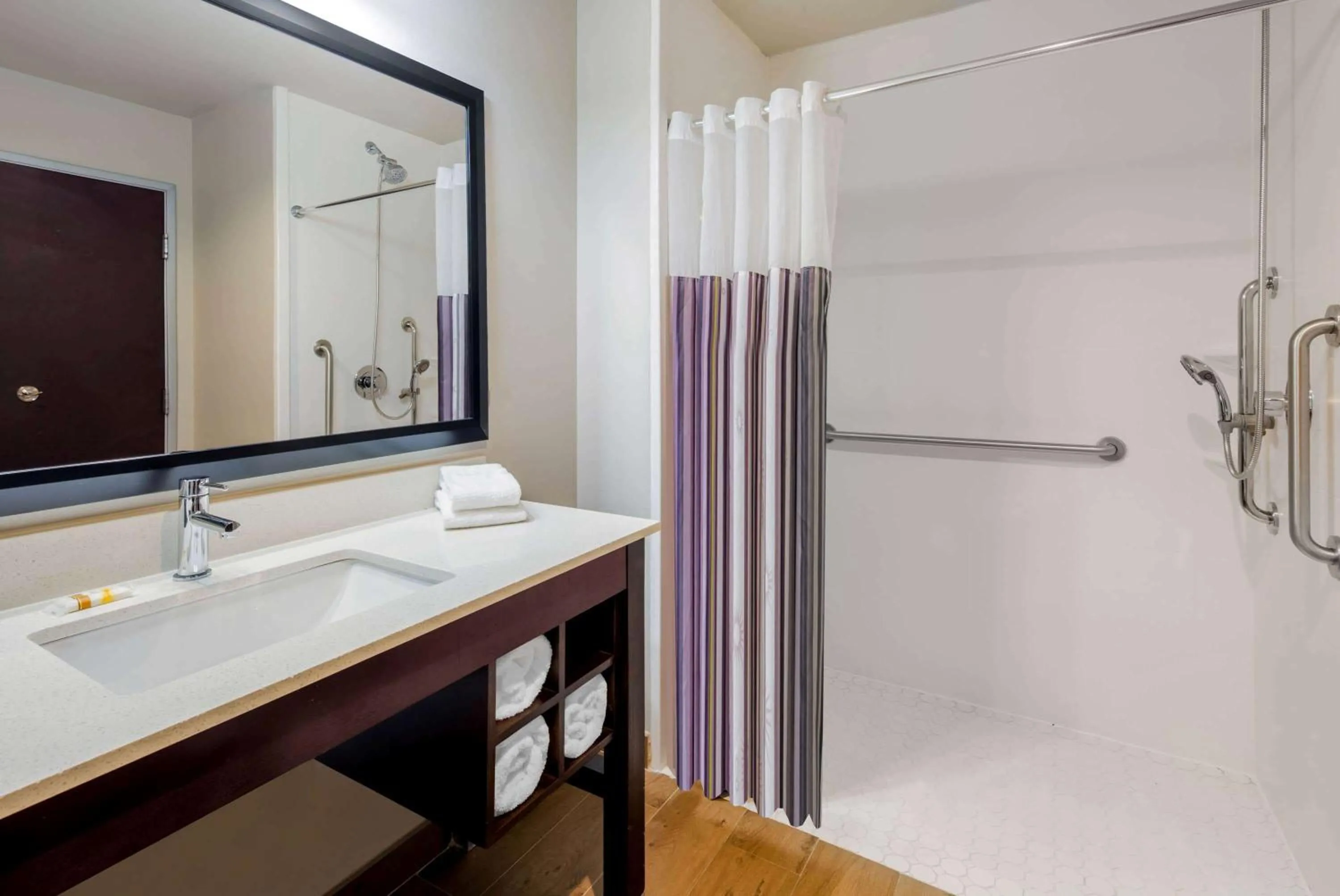 Bathroom in La Quinta by Wyndham McAllen Convention Center