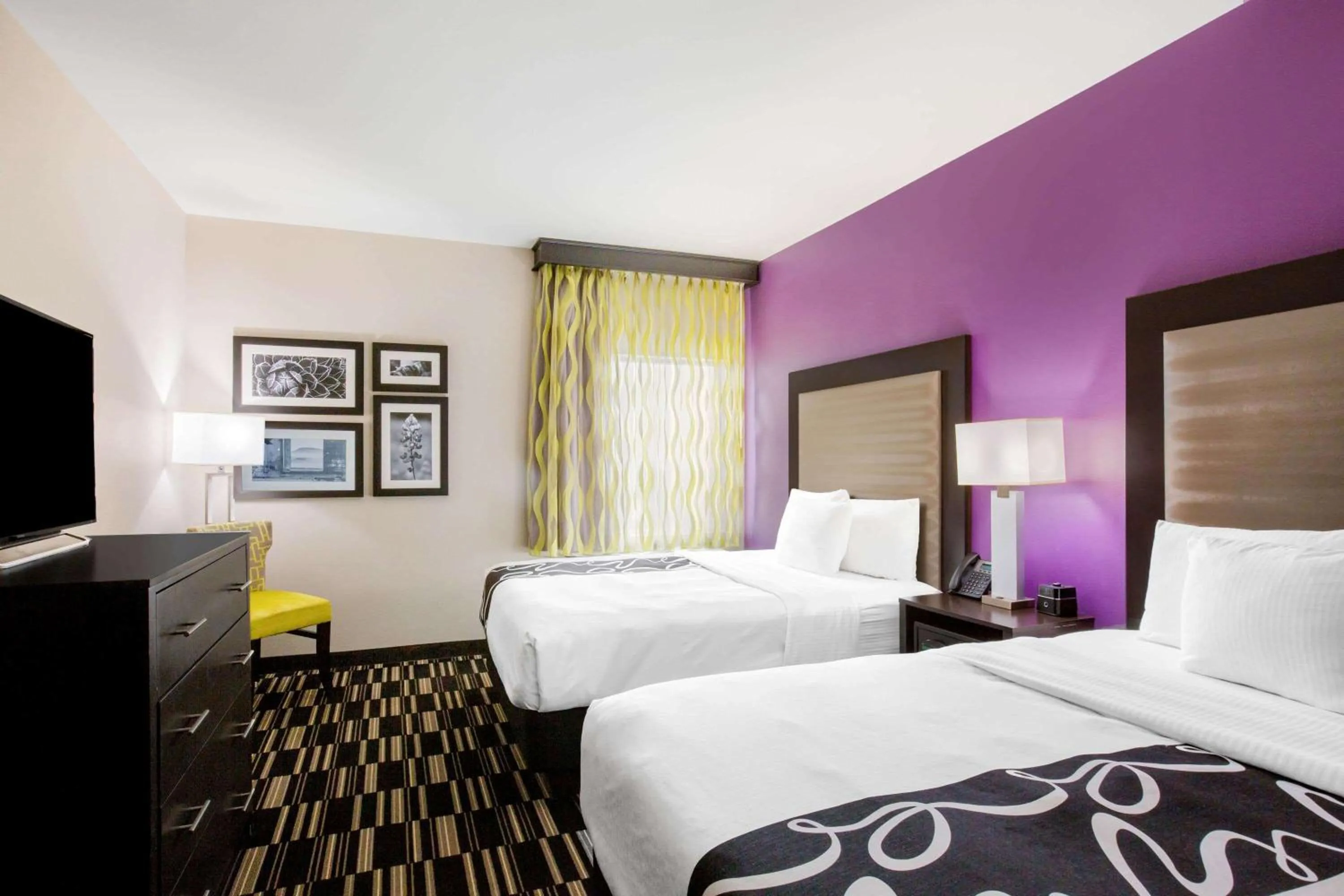 Photo of the whole room, Bed in La Quinta by Wyndham McAllen Convention Center