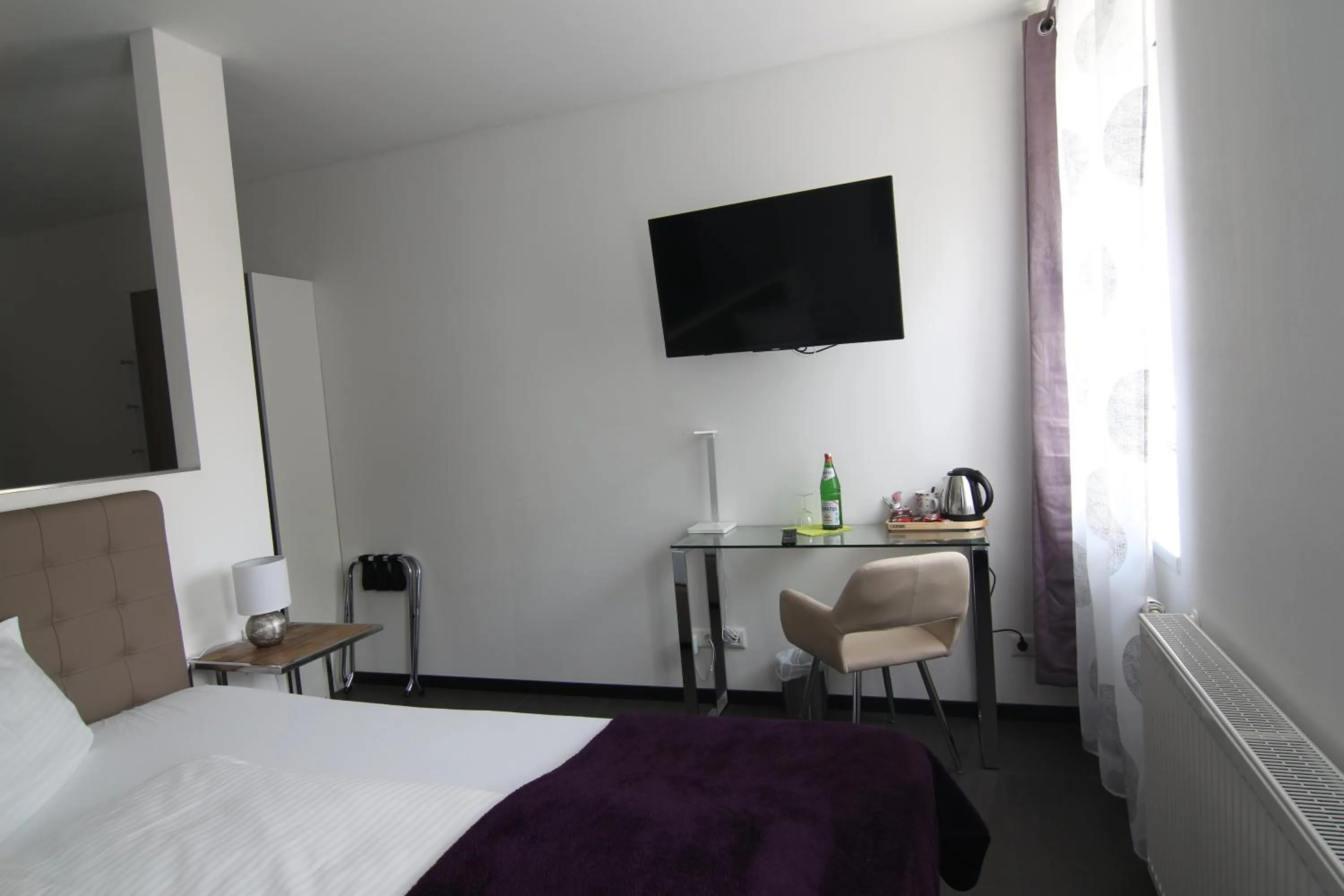 Photo of the whole room, Bed in Hotel & Restaurant Arnoldusklause