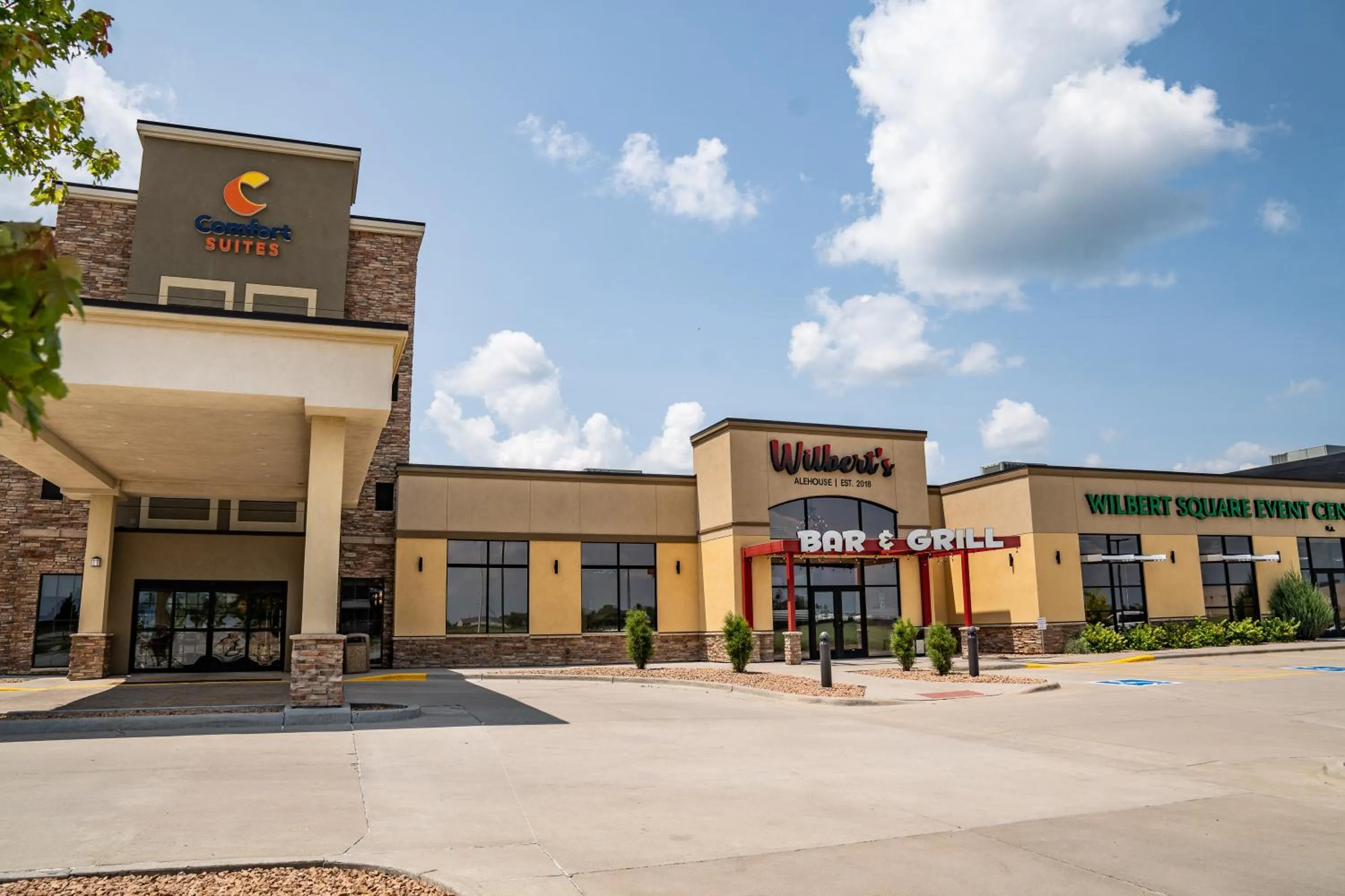 Property building in Comfort Suites University Brookings