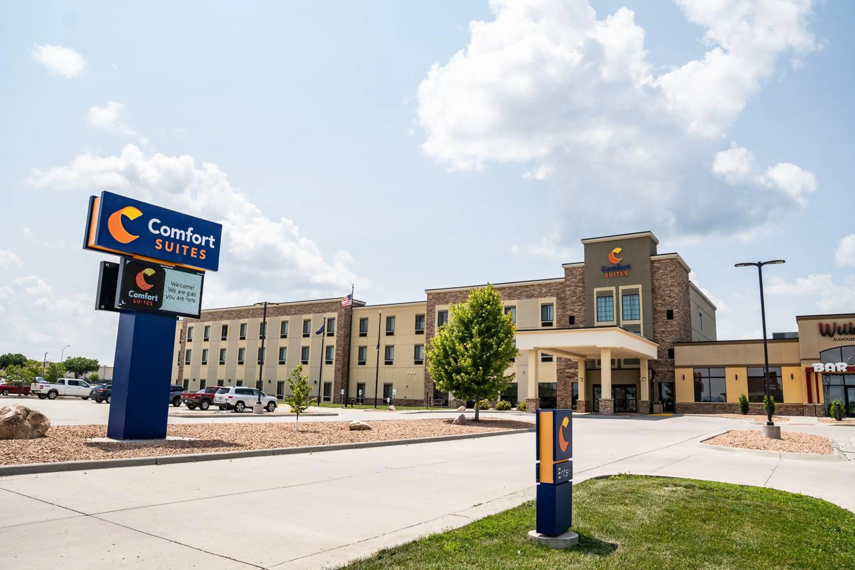 Property building in Comfort Suites University Brookings
