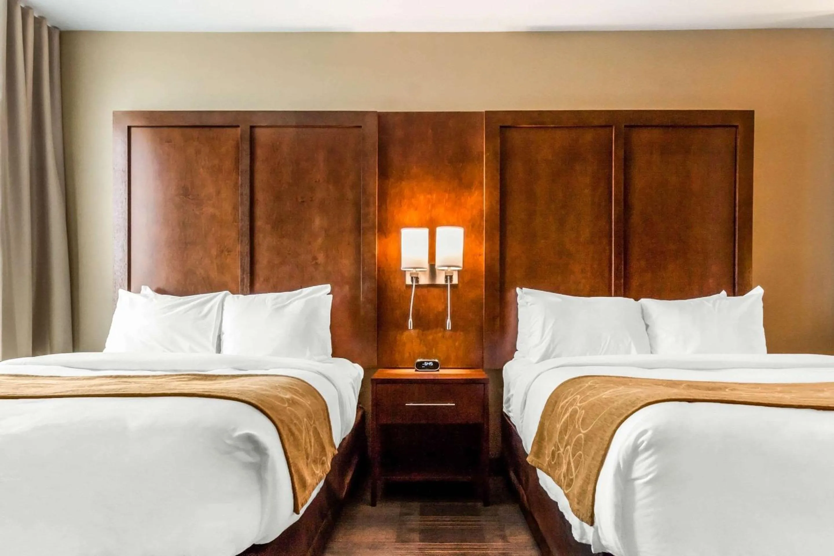 Bedroom, Bed in Comfort Suites University Brookings