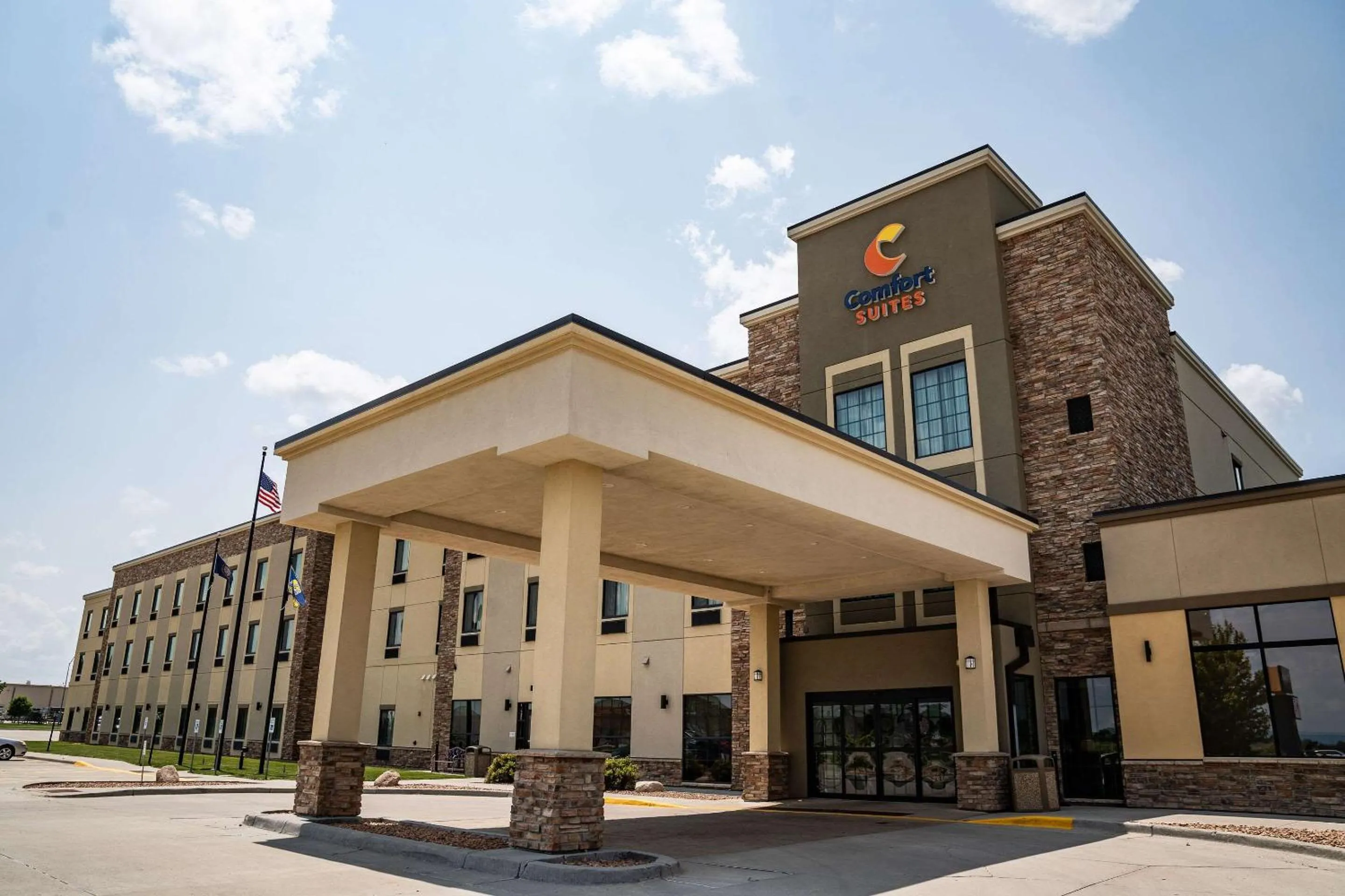Property building in Comfort Suites University Brookings