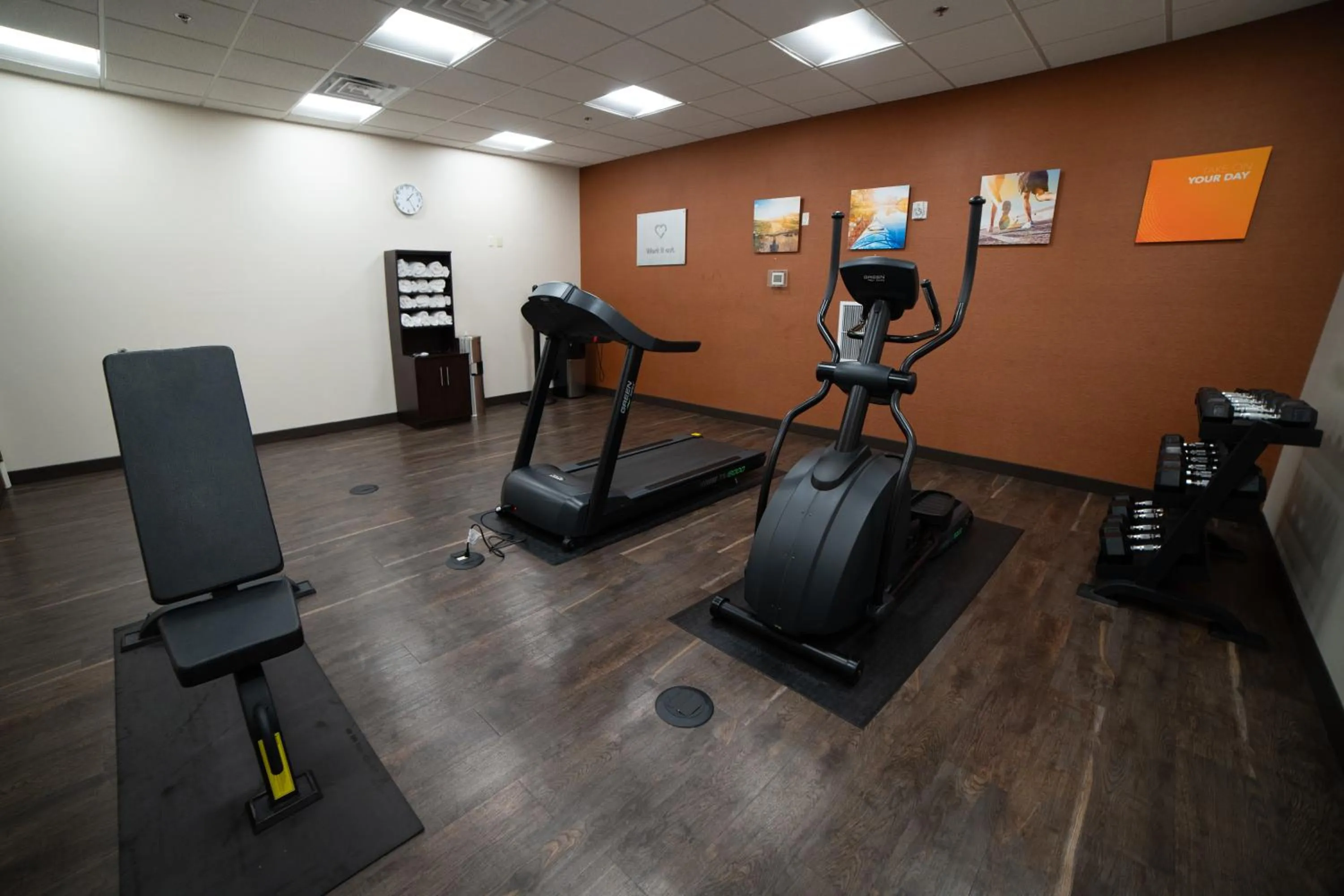 Property building in Comfort Suites University Brookings