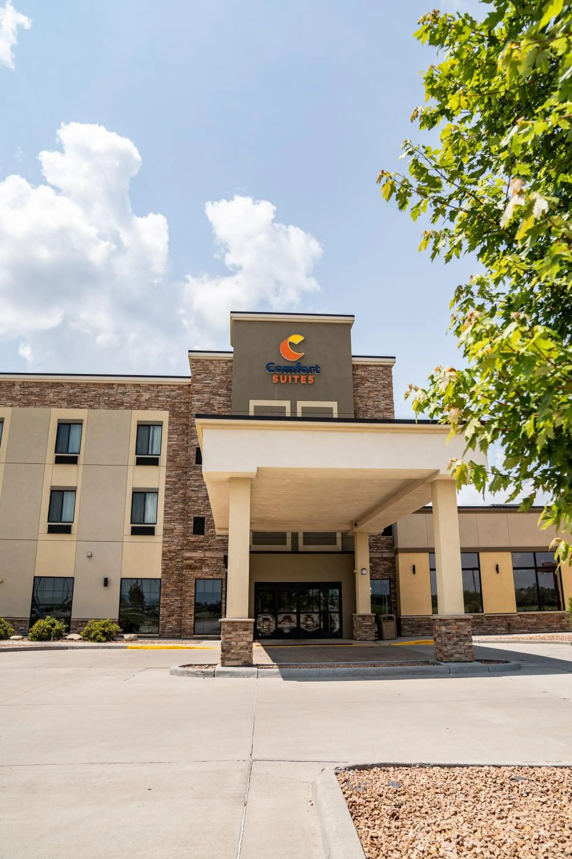 Property building in Comfort Suites University Brookings