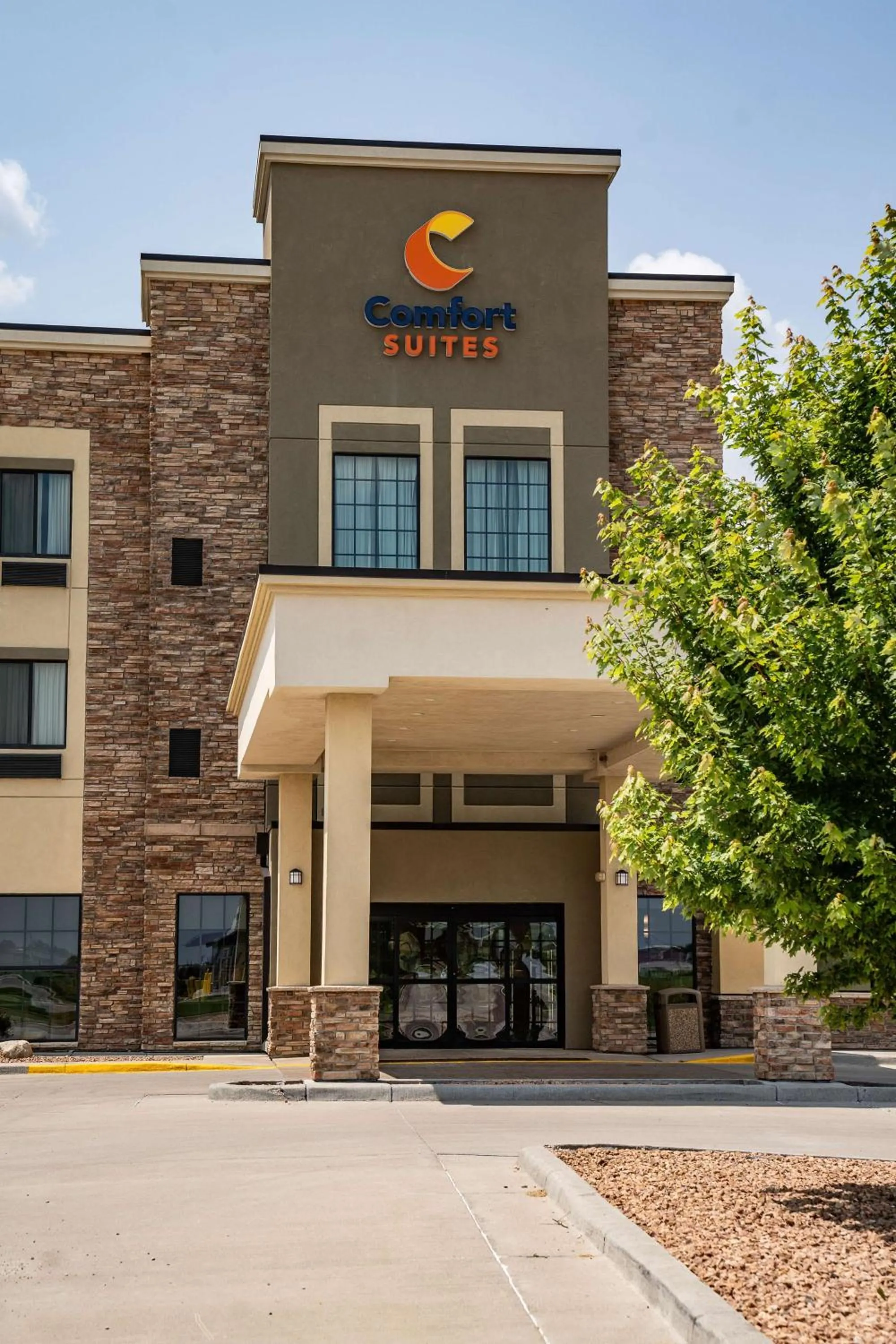 Property building in Comfort Suites University Brookings