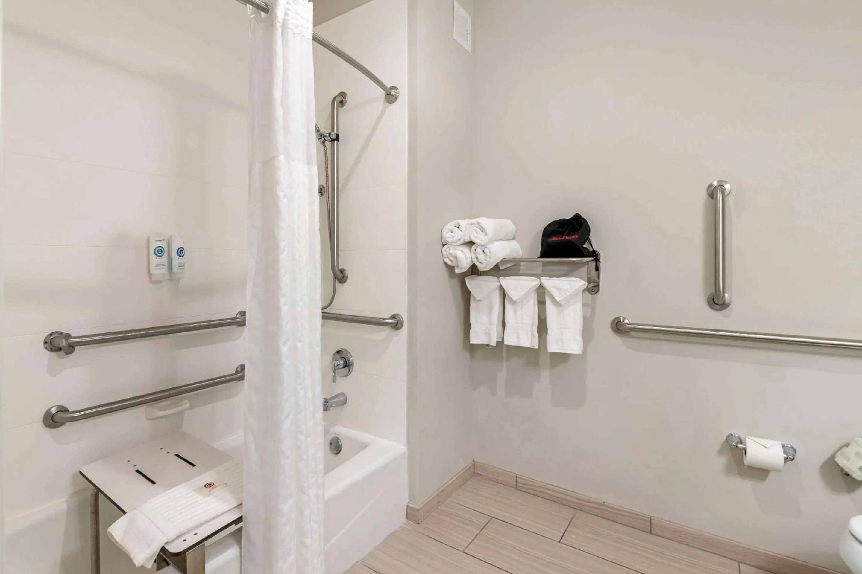 Bedroom in Comfort Inn & Suites Valdosta I-75