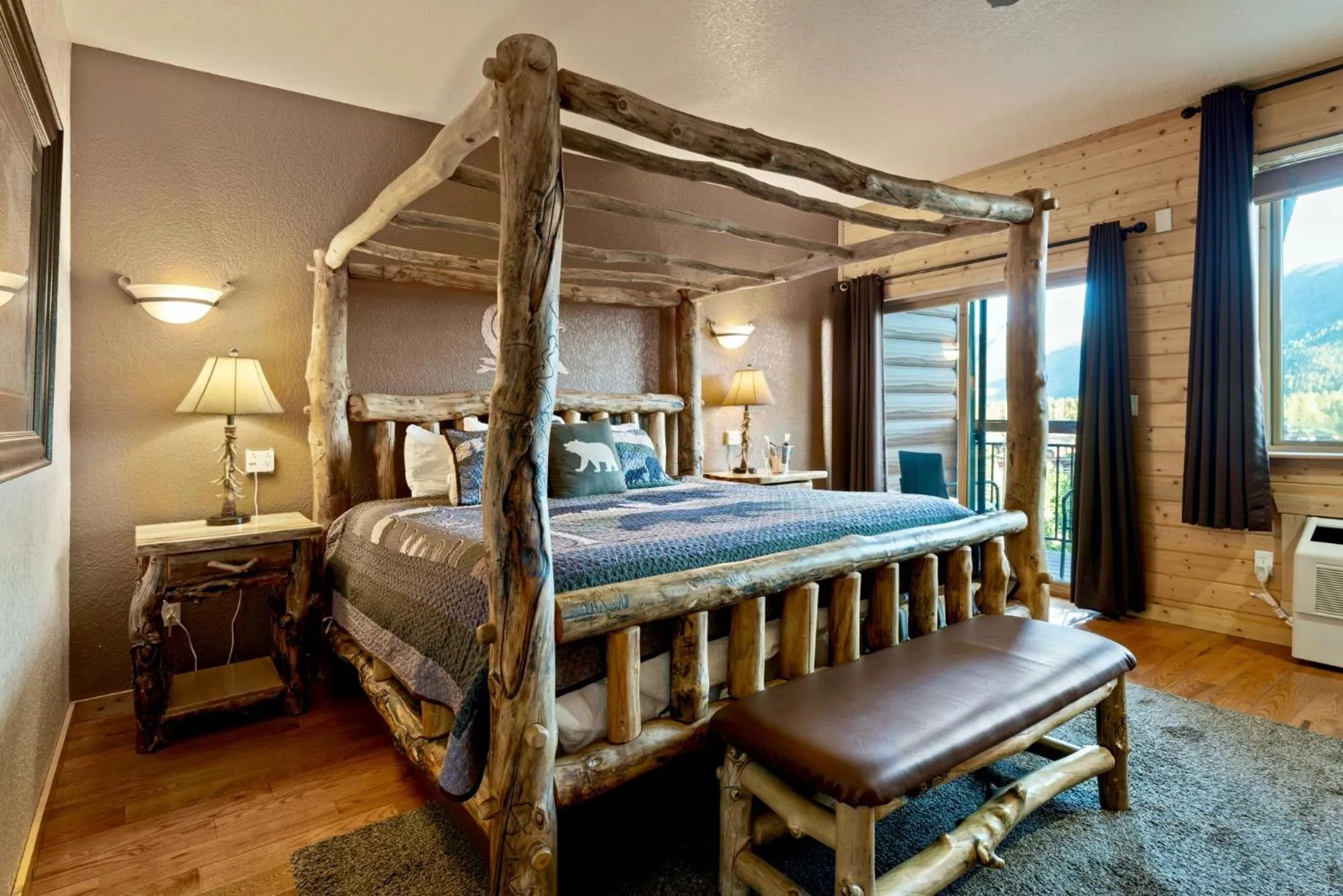 Bedroom, Bed in Gateway Inn