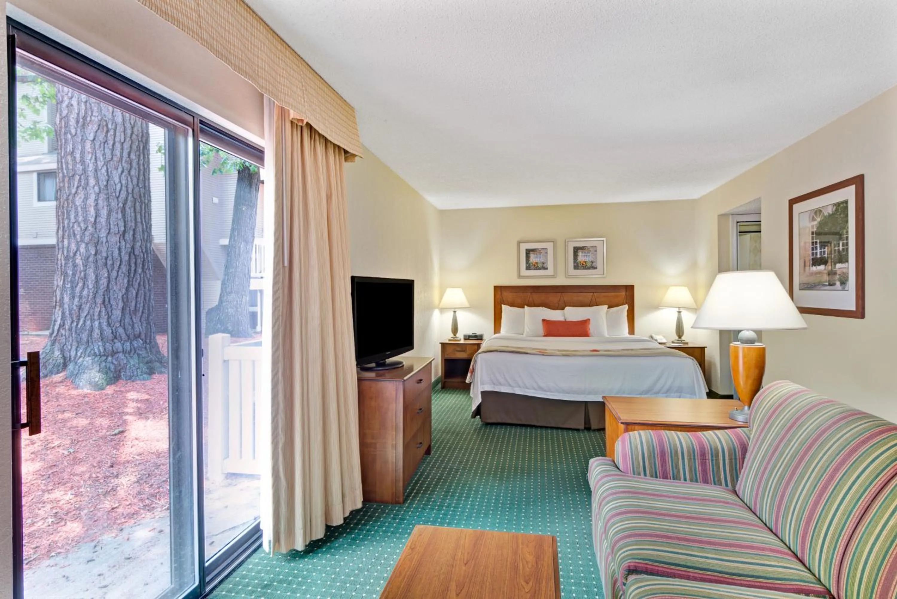 Day, Bed in Residences at Daniel Webster