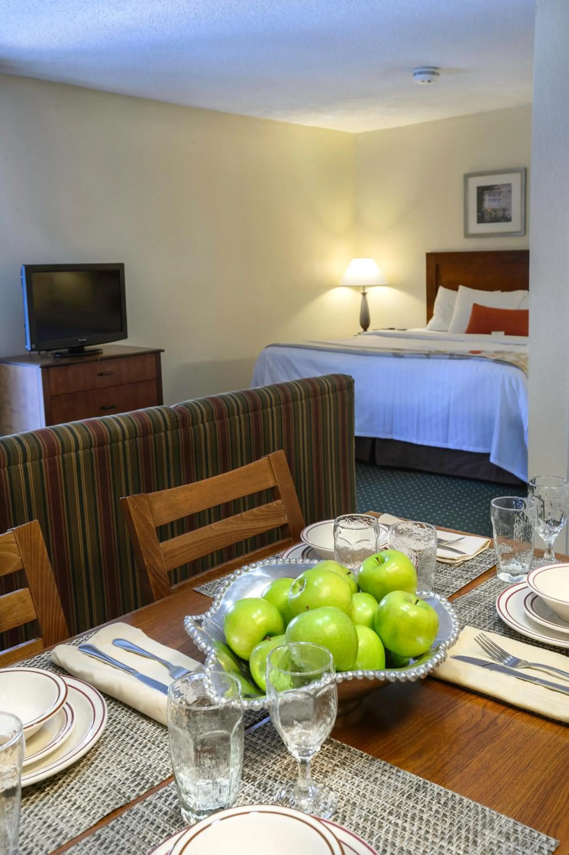 Food, Bed in Residences at Daniel Webster