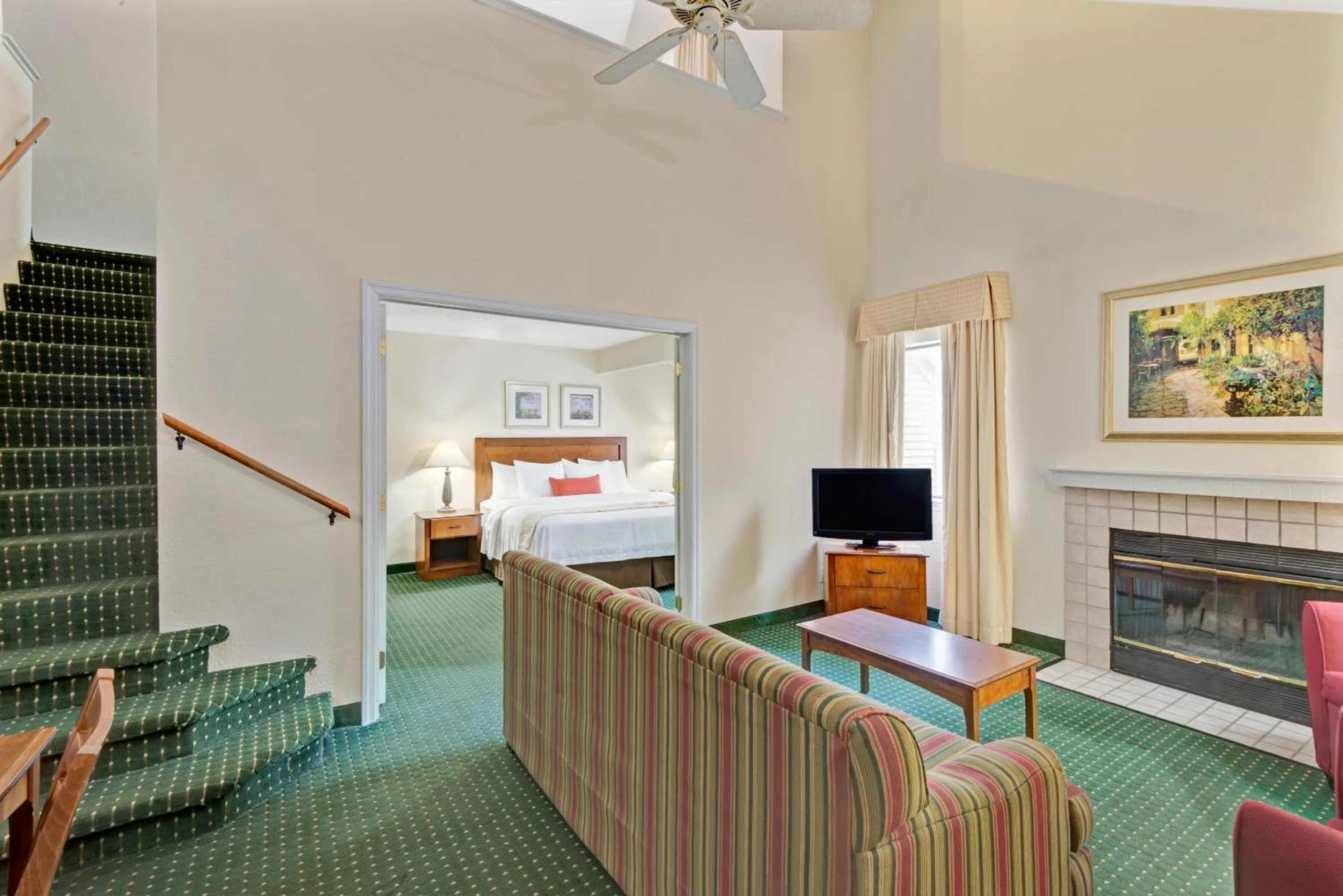 Living room, Bed in Residences at Daniel Webster