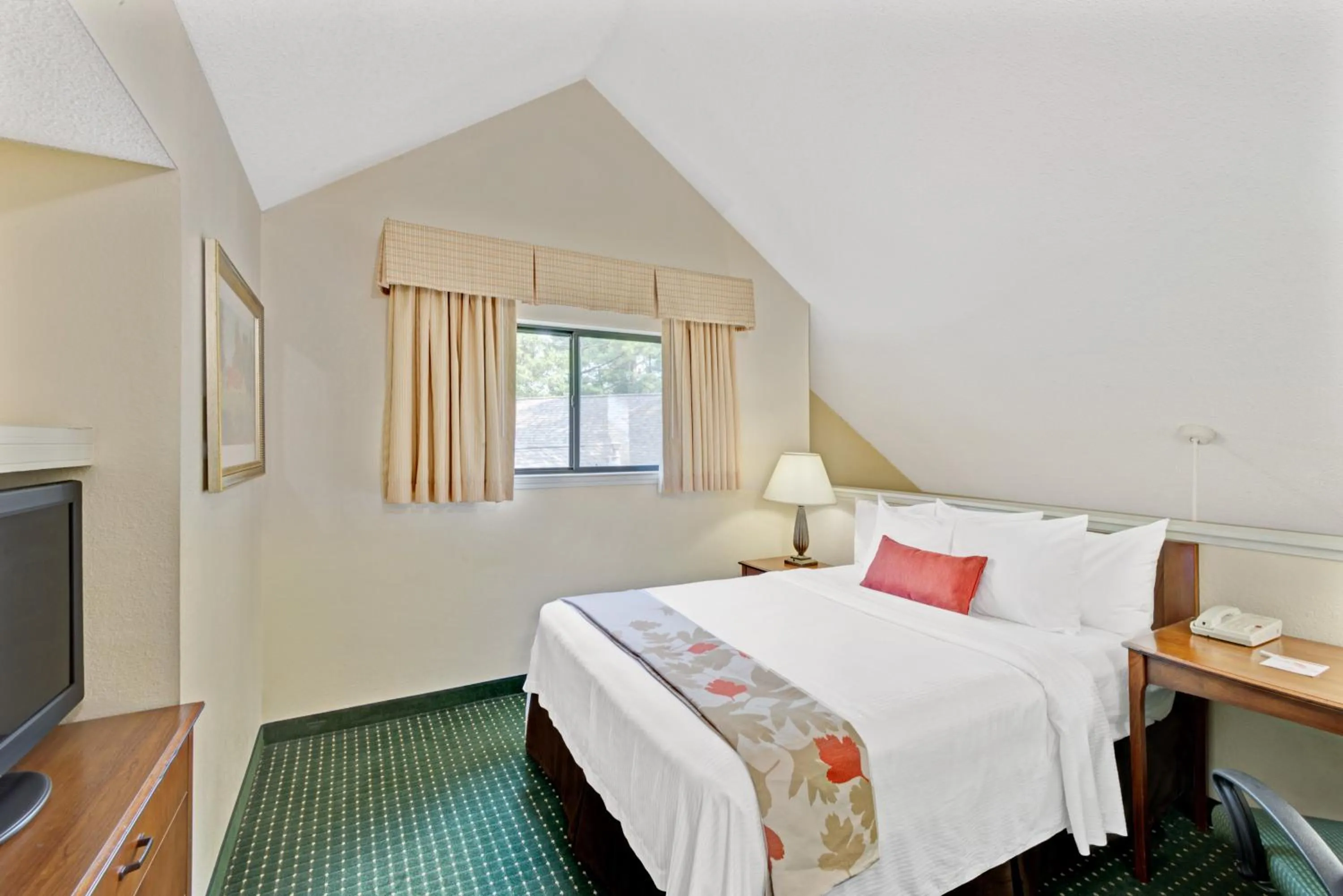 Day, Bed in Residences at Daniel Webster