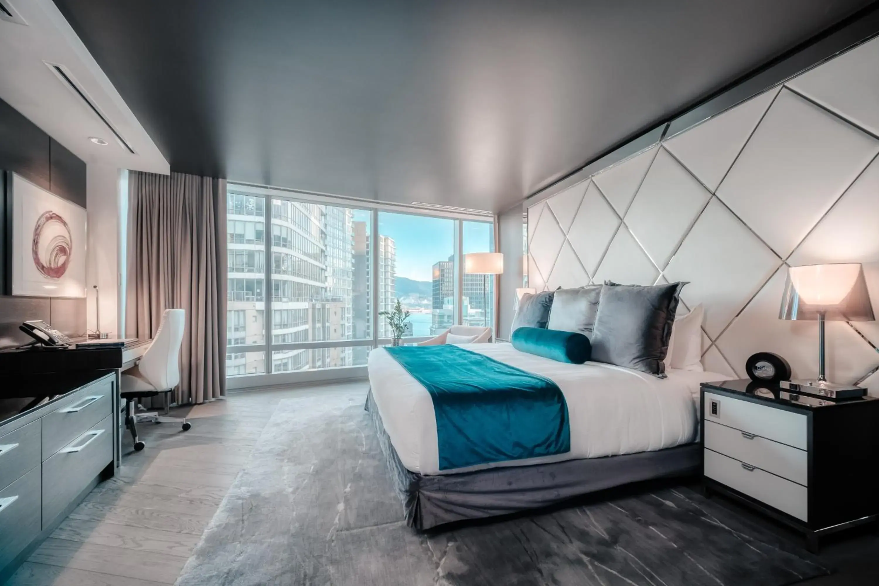 Deluxe One-Bedroom Suite in Paradox Vancouver Deluxe One-Bedroom Suite in Paradox Vancouver