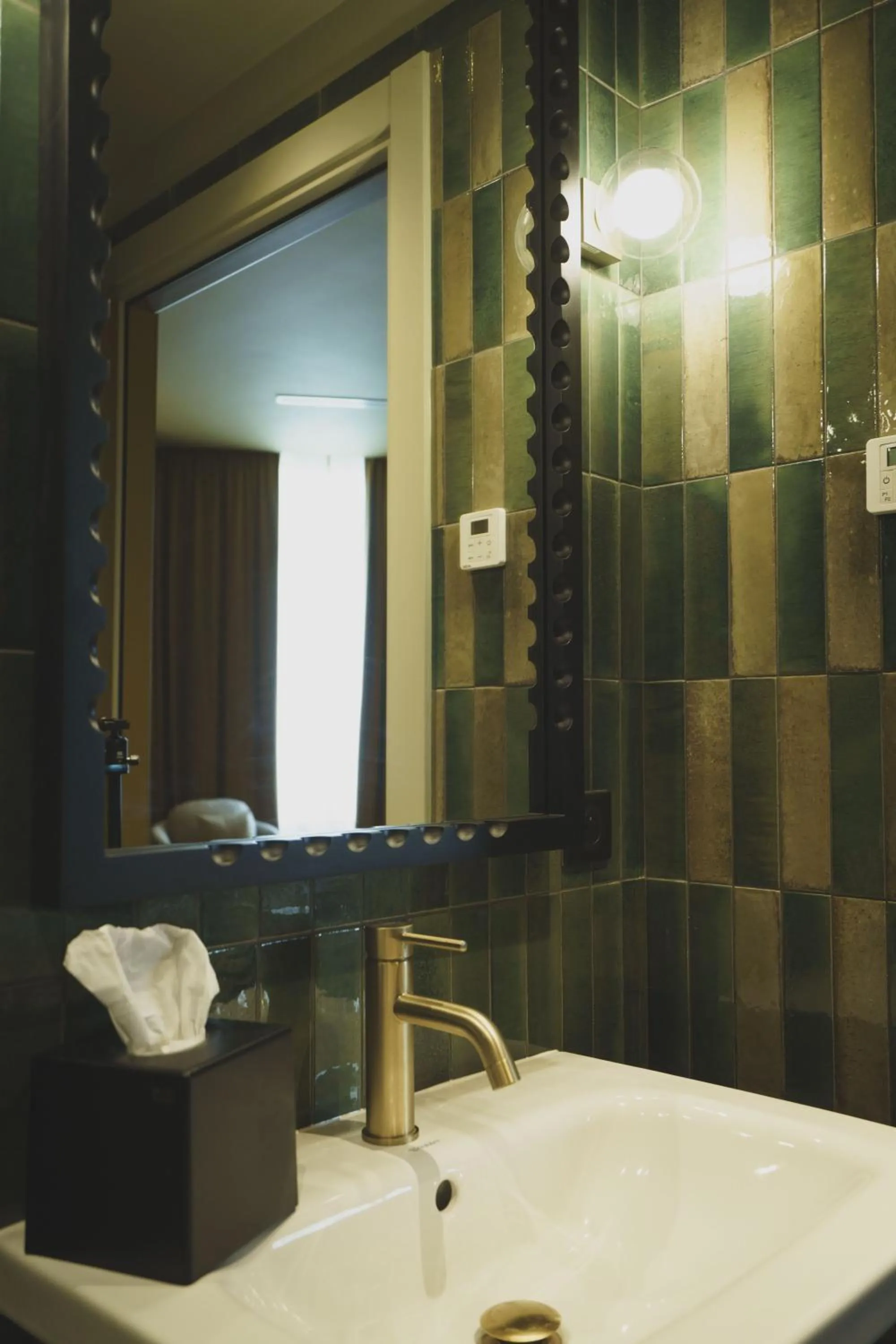 Bathroom in Hotel Gounod Fully Renovated