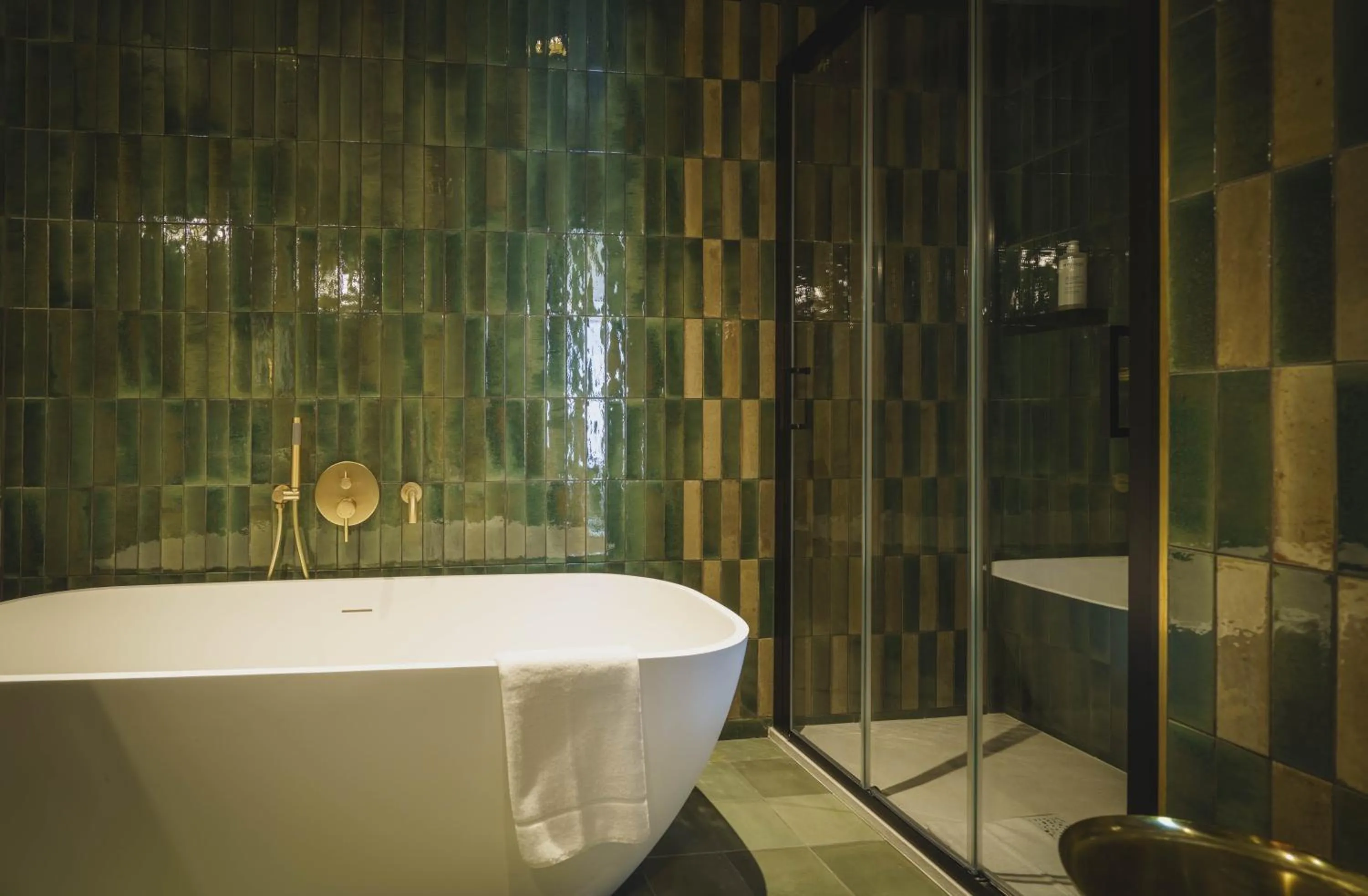 Bathroom in Hotel Gounod Fully Renovated