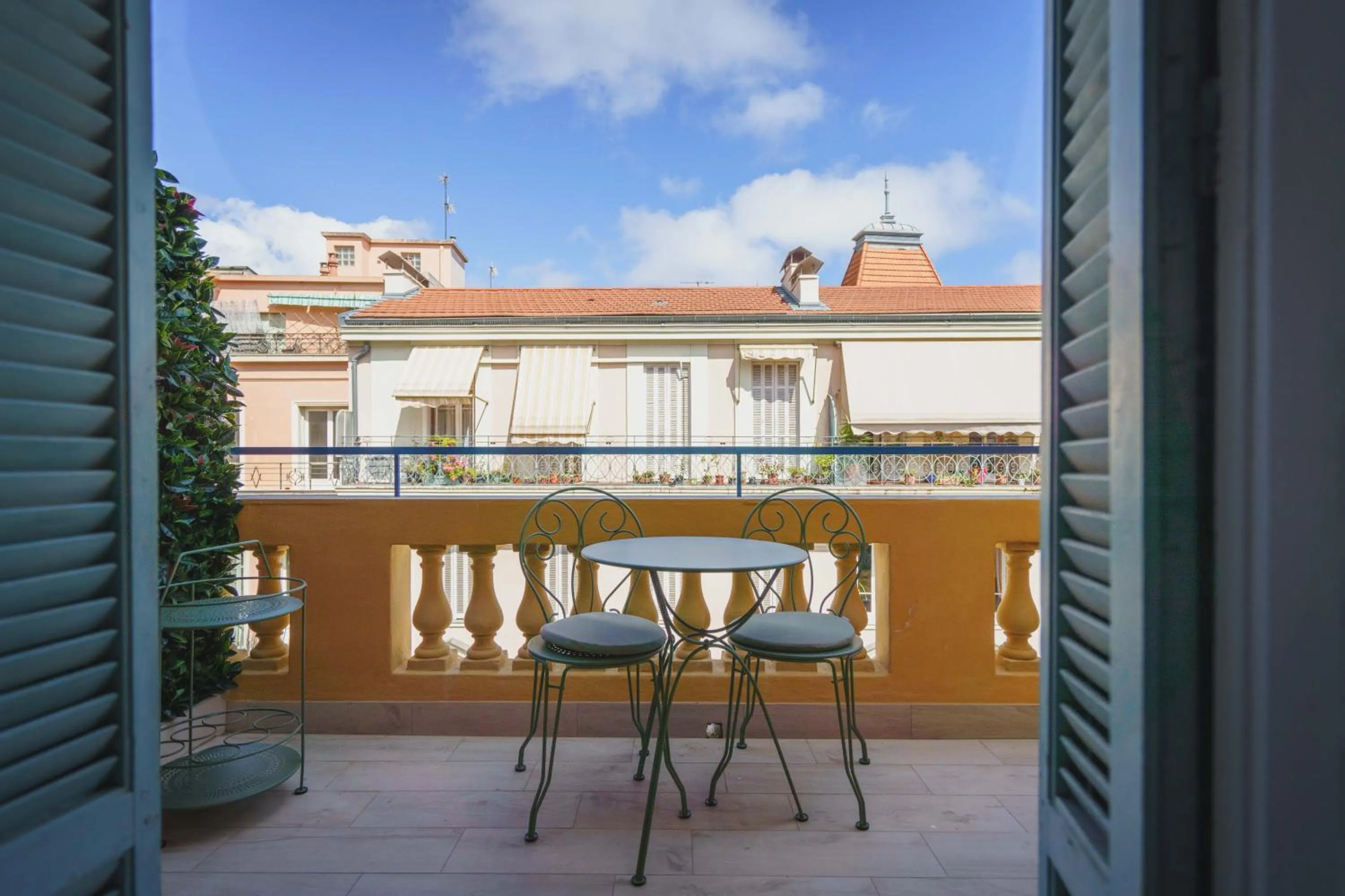Balcony/Terrace in Hotel Gounod Fully Renovated