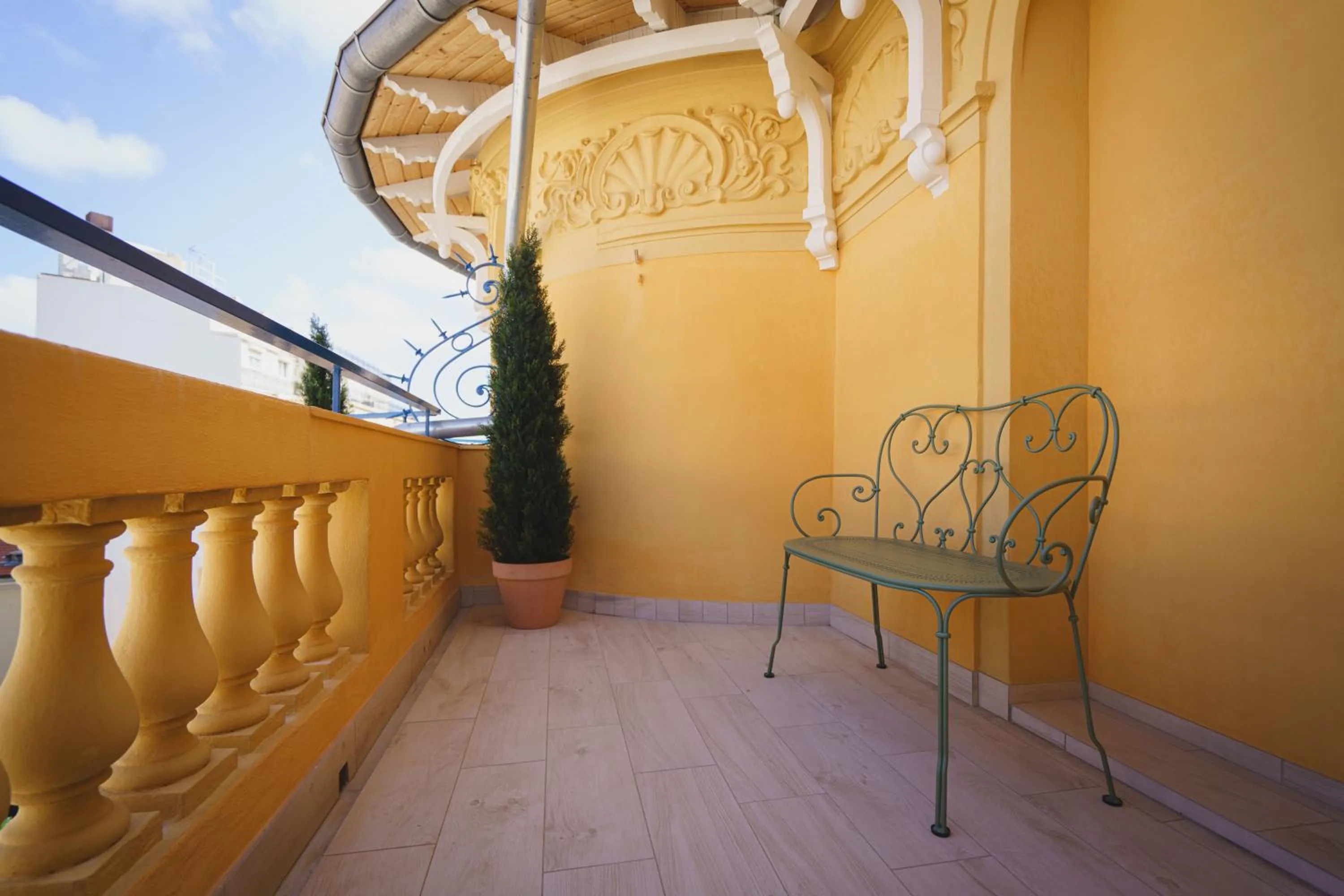 Balcony/Terrace in Hotel Gounod Fully Renovated