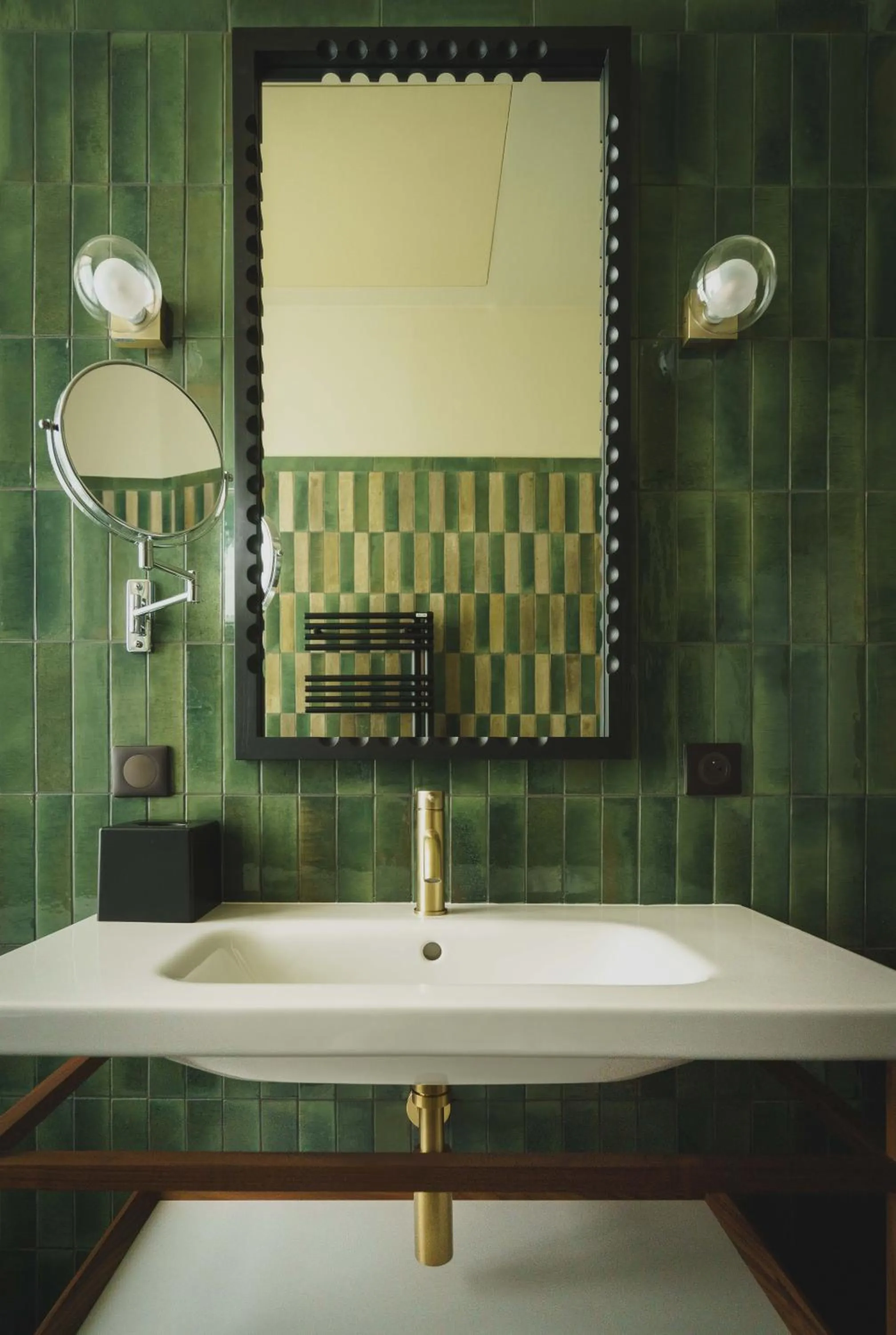 Bathroom in Hotel Gounod Fully Renovated