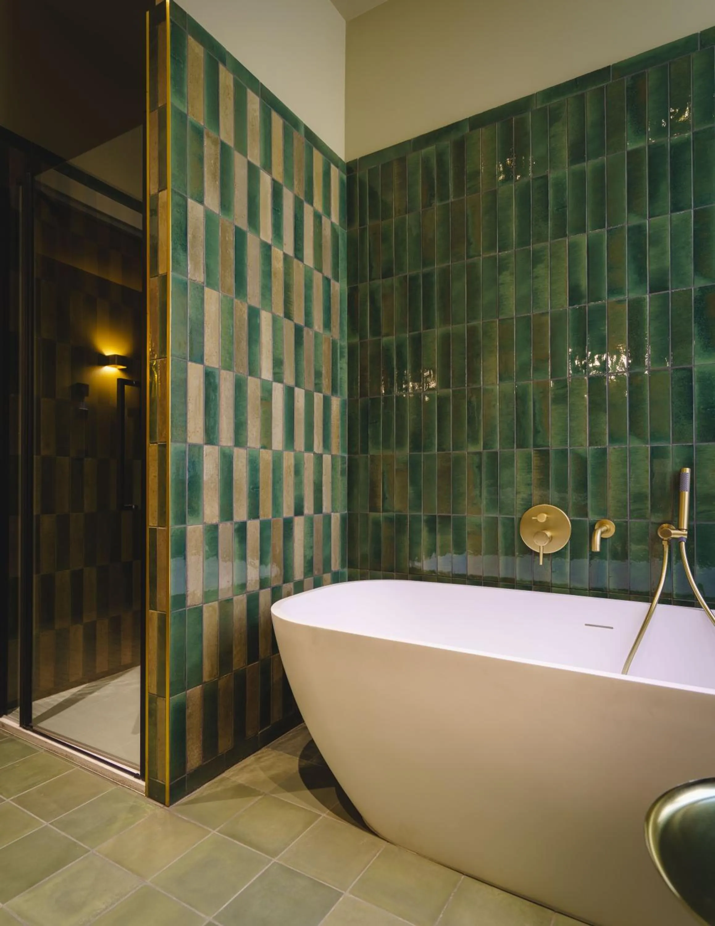 Bathroom in Hotel Gounod Fully Renovated