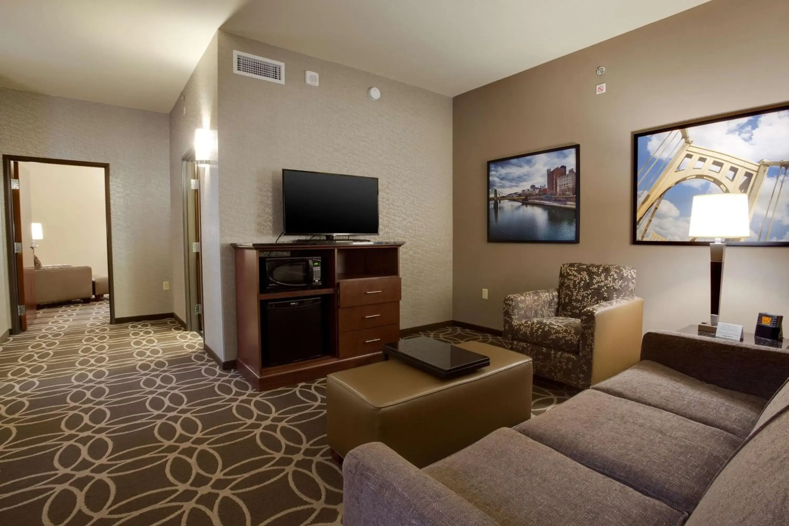 Queen Suite with Two Queen Beds and Sofa Bed in Drury Plaza Hotel Pittsburgh Downtown Queen Suite with Two Queen Beds and Sofa Bed in Drury Plaza Hotel Pittsburgh Downtown