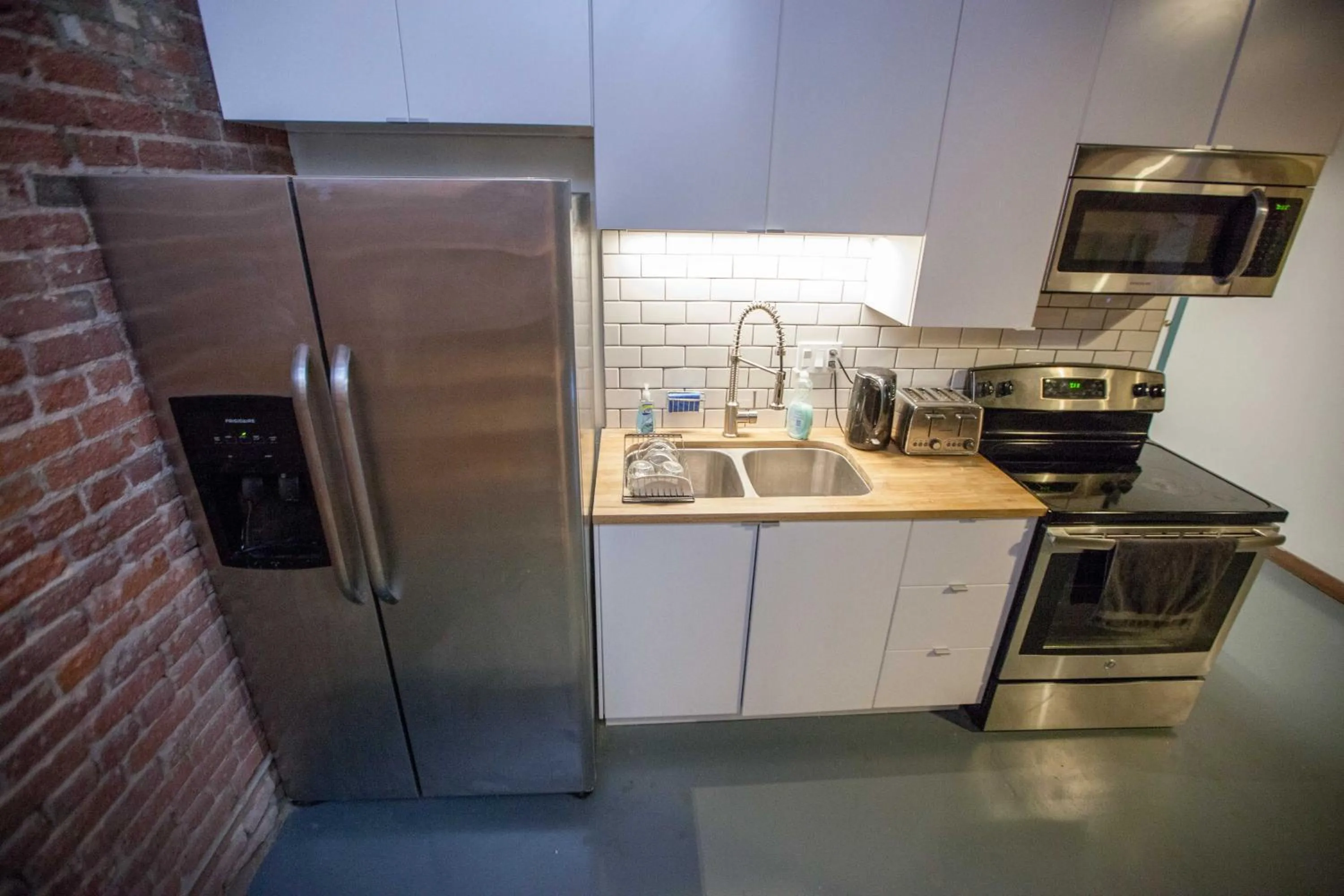 Kitchen or kitchenette in PodShare DTLA