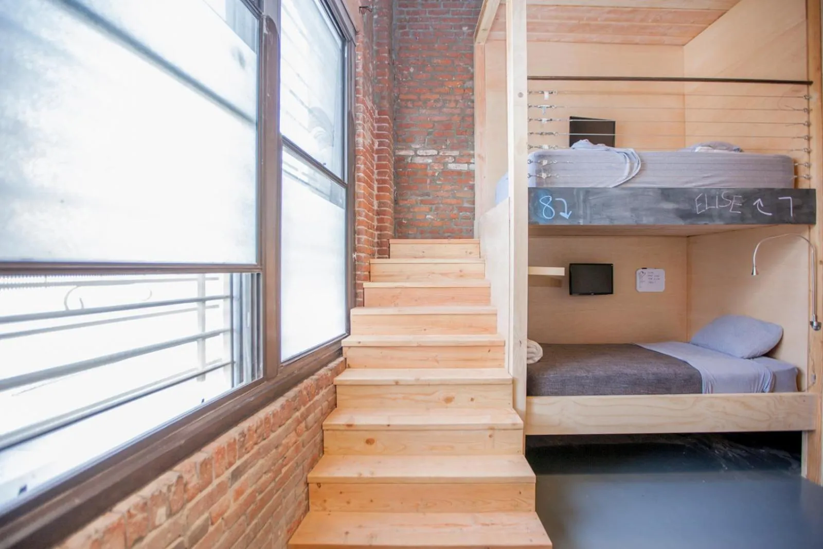 bunk bed, Bed in PodShare DTLA