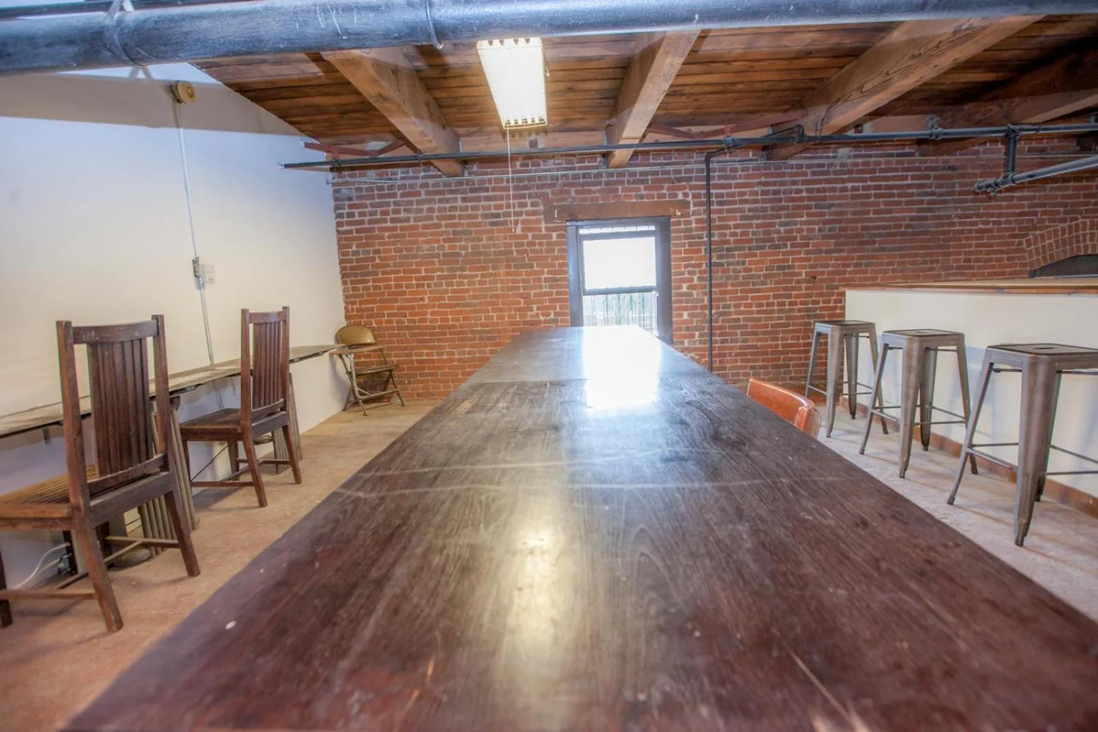 Dining area in PodShare DTLA