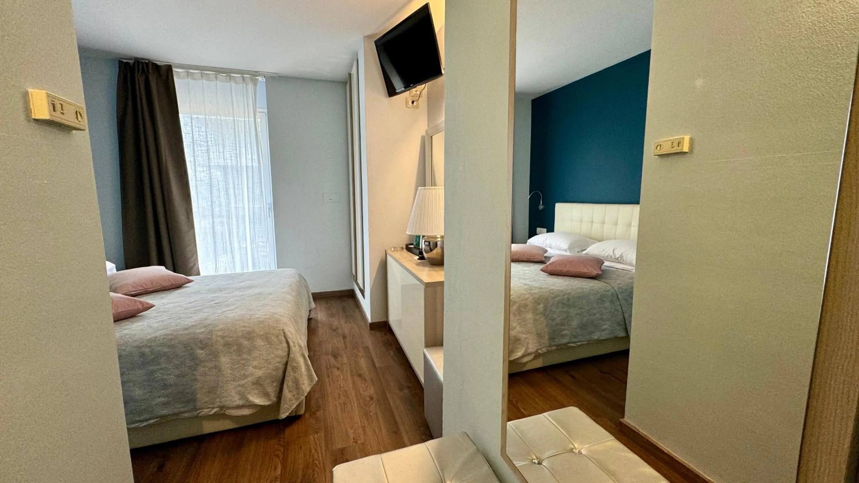 Bedroom, Bed in Hotel Royal