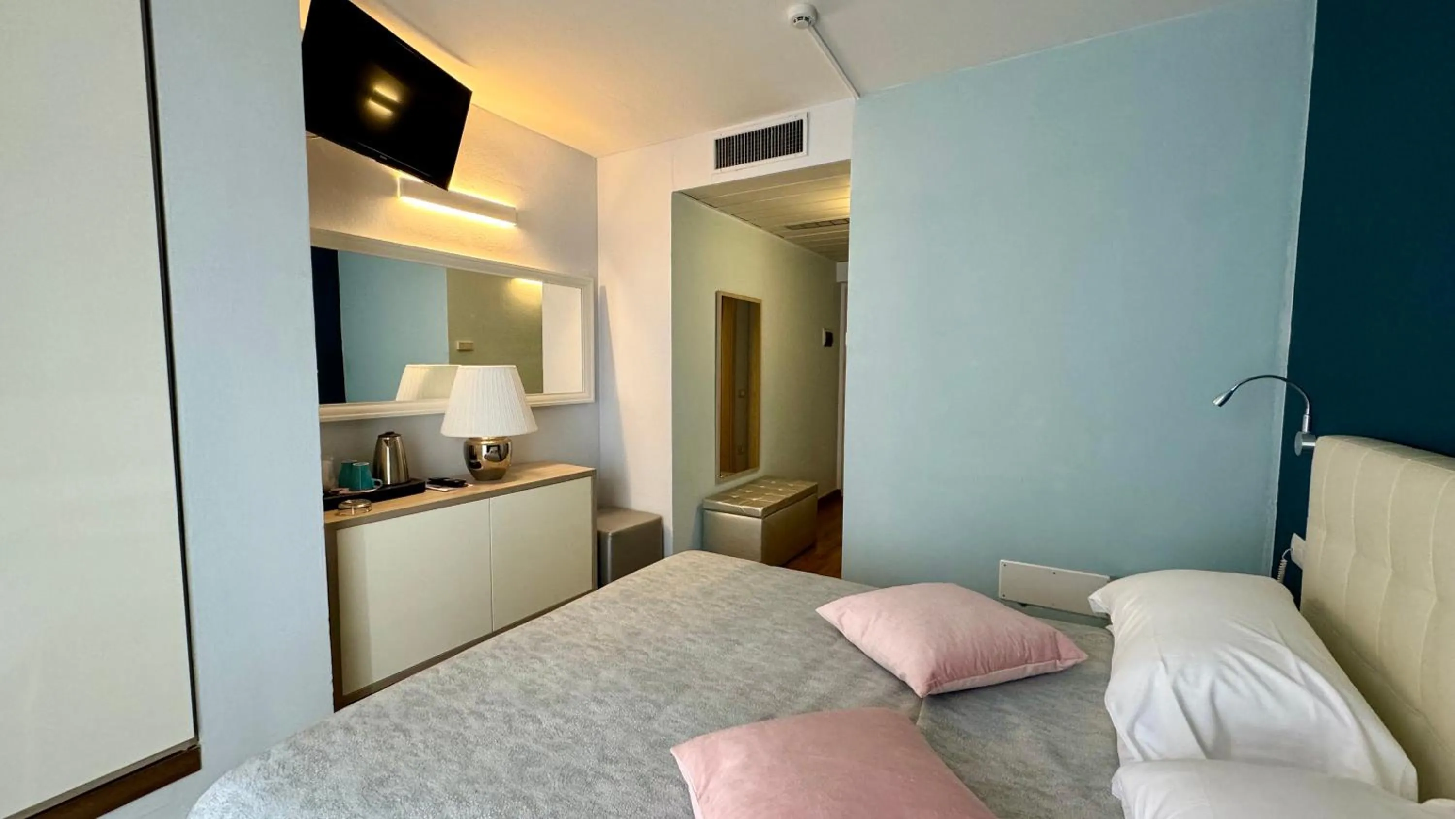 Bedroom, Bed in Hotel Royal