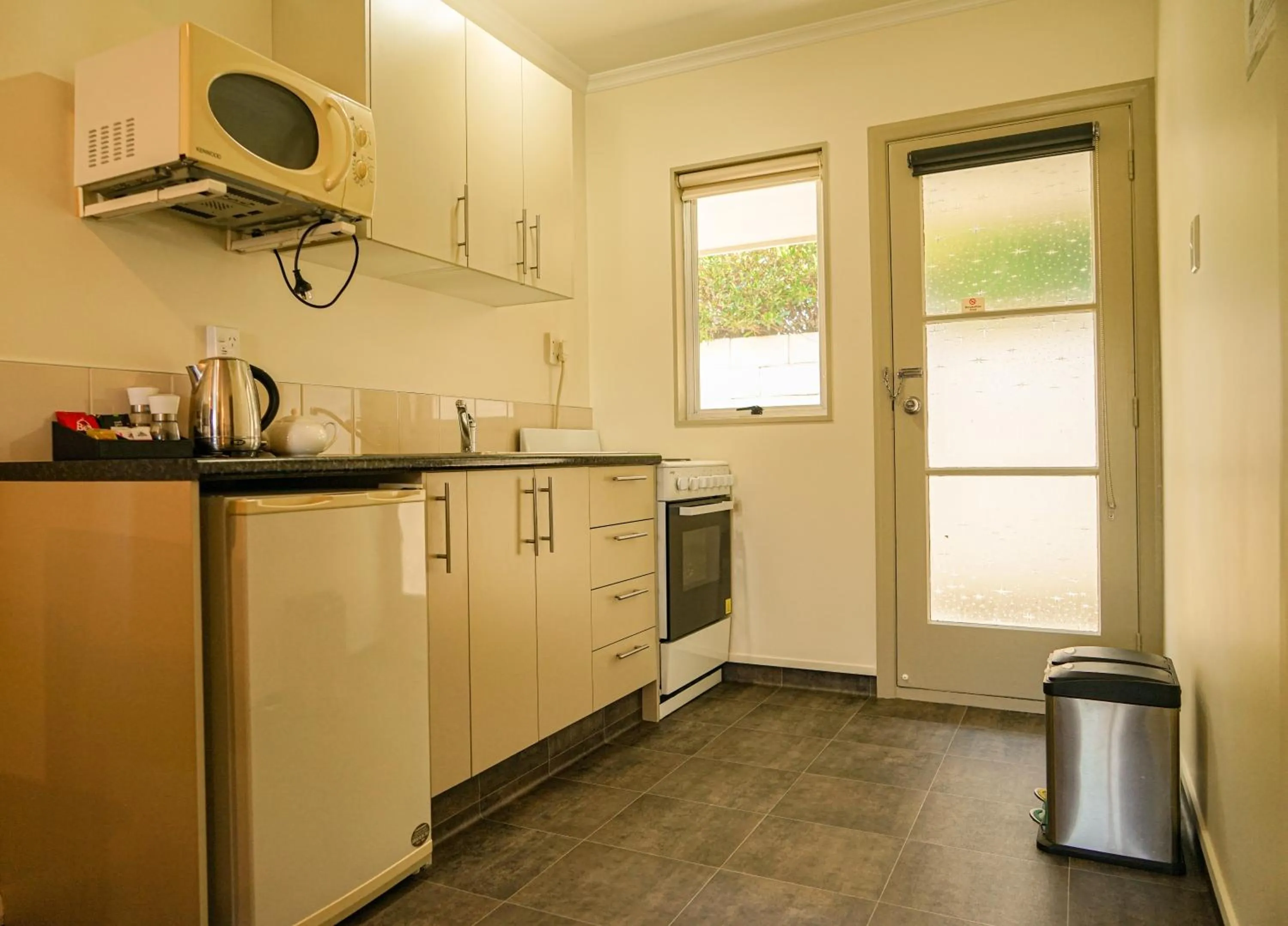 Kitchen or kitchenette in Montana Lodge Motel