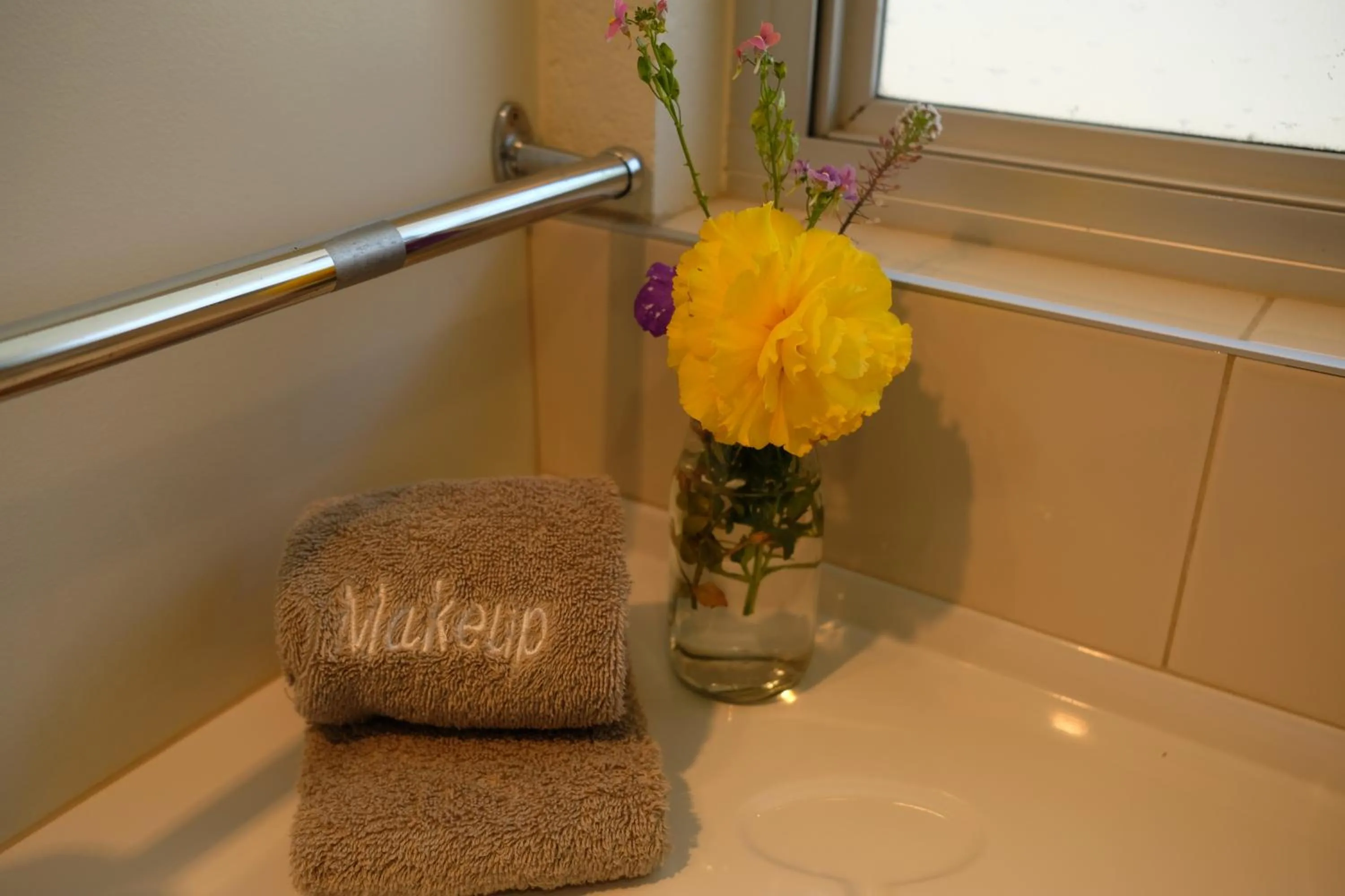 Bathroom in Montana Lodge Motel