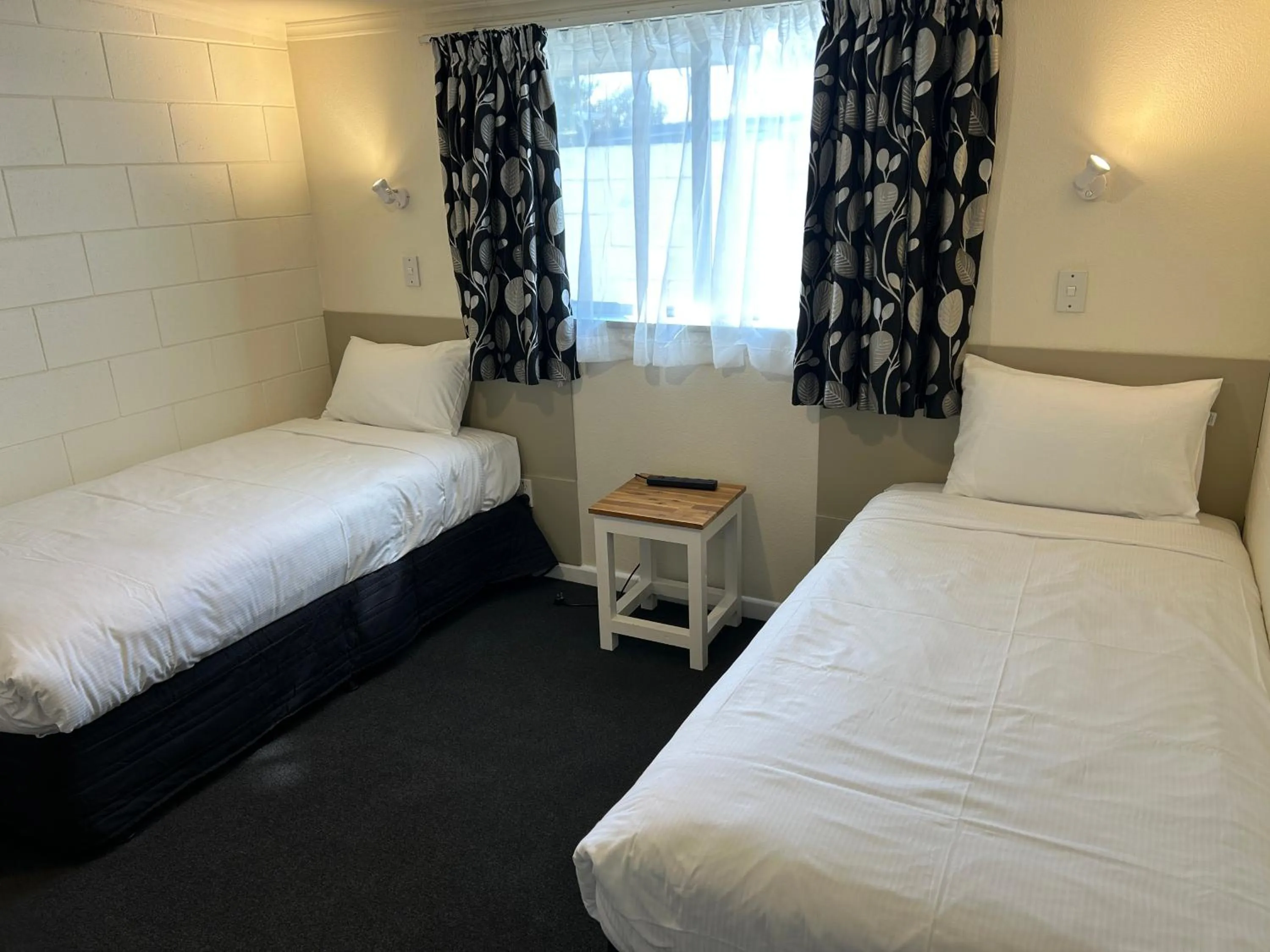 Bed in Montana Lodge Motel