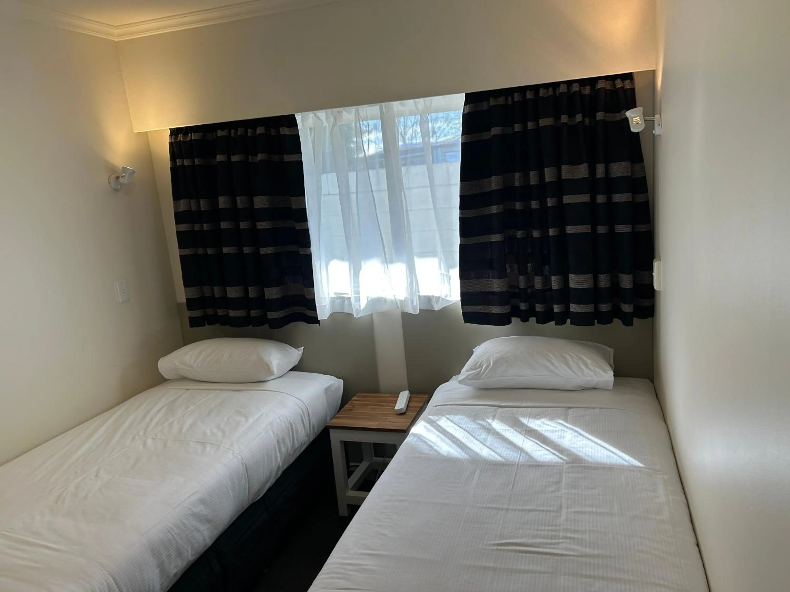 Bed in Montana Lodge Motel