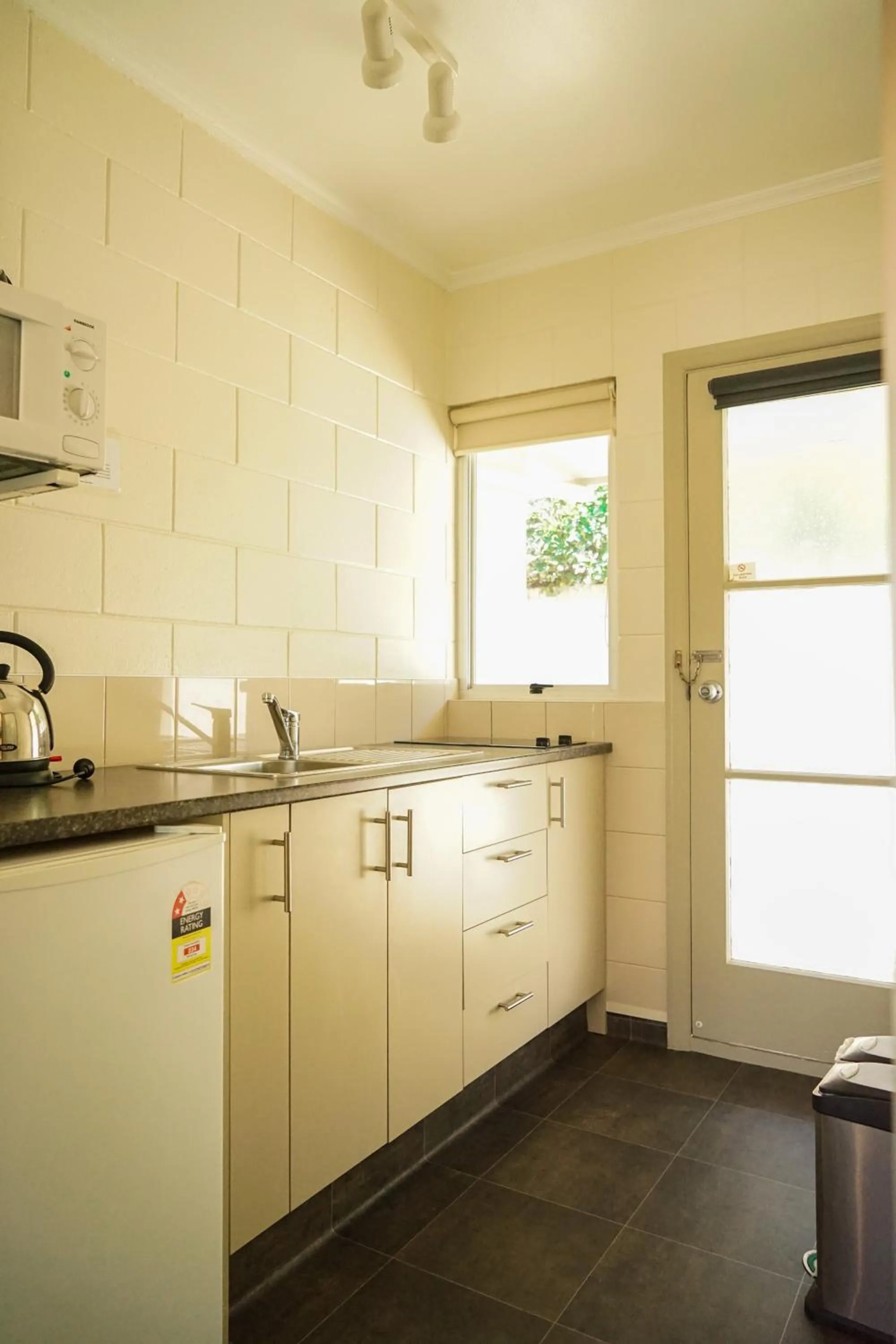 Kitchen or kitchenette in Montana Lodge Motel