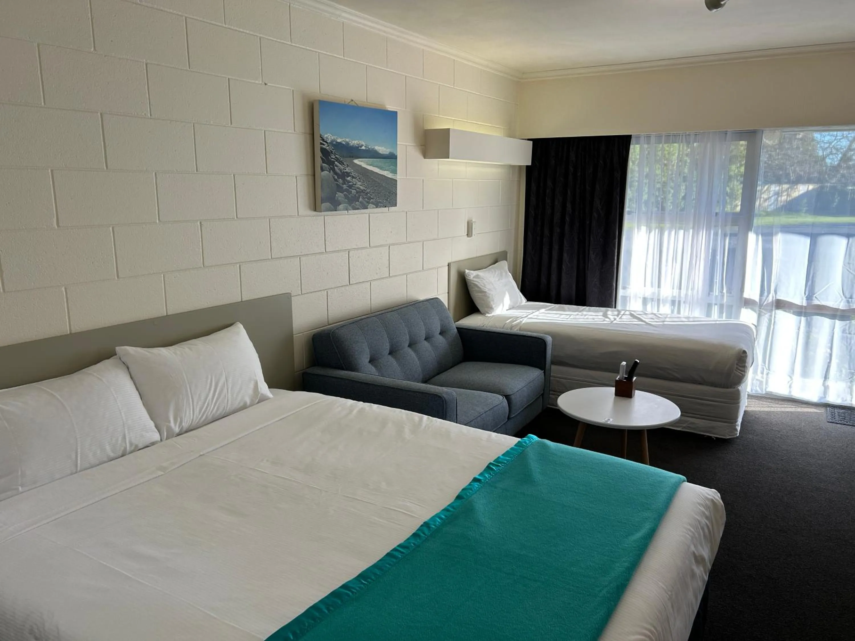 Bed in Montana Lodge Motel