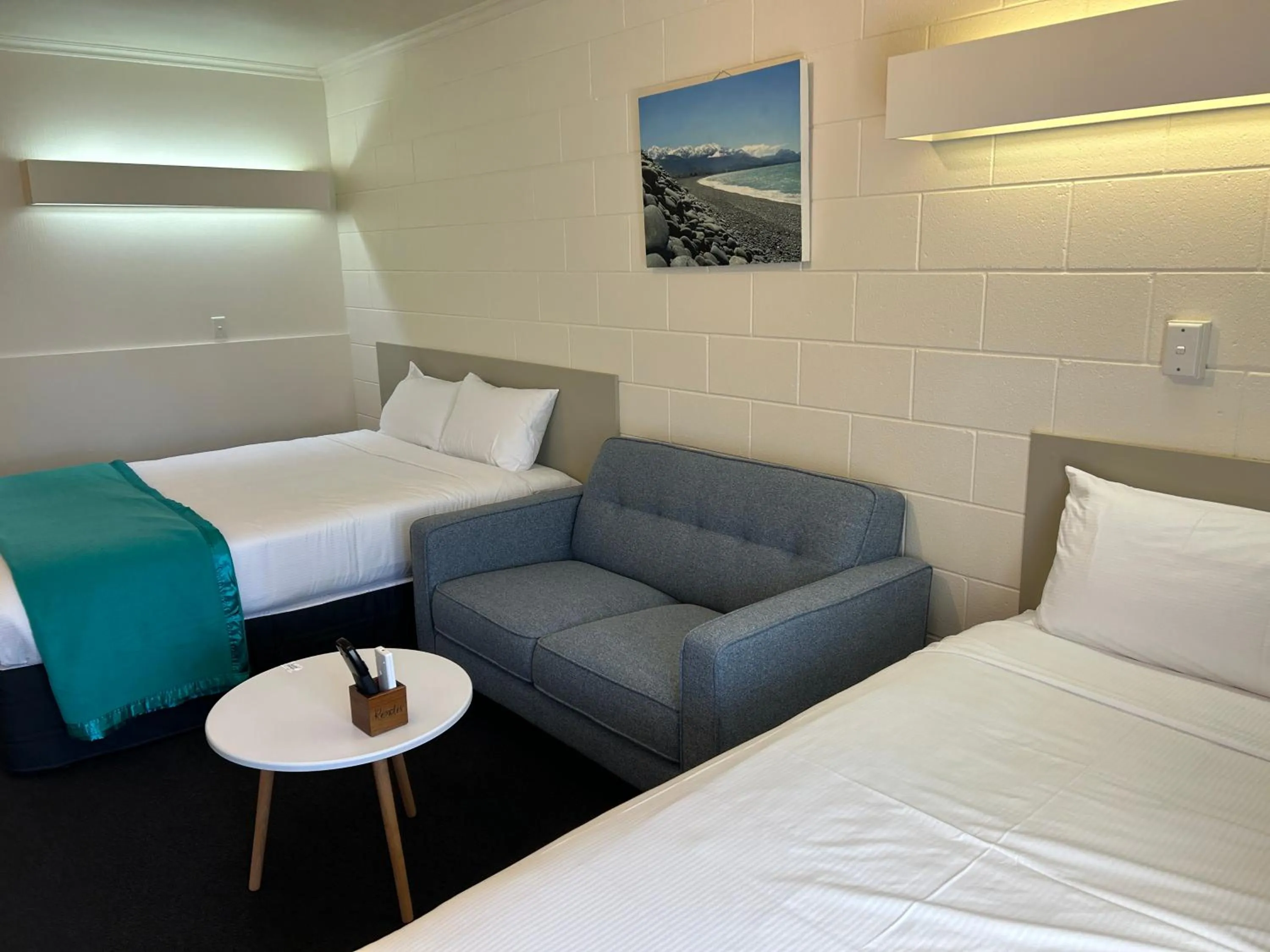 Bed in Montana Lodge Motel