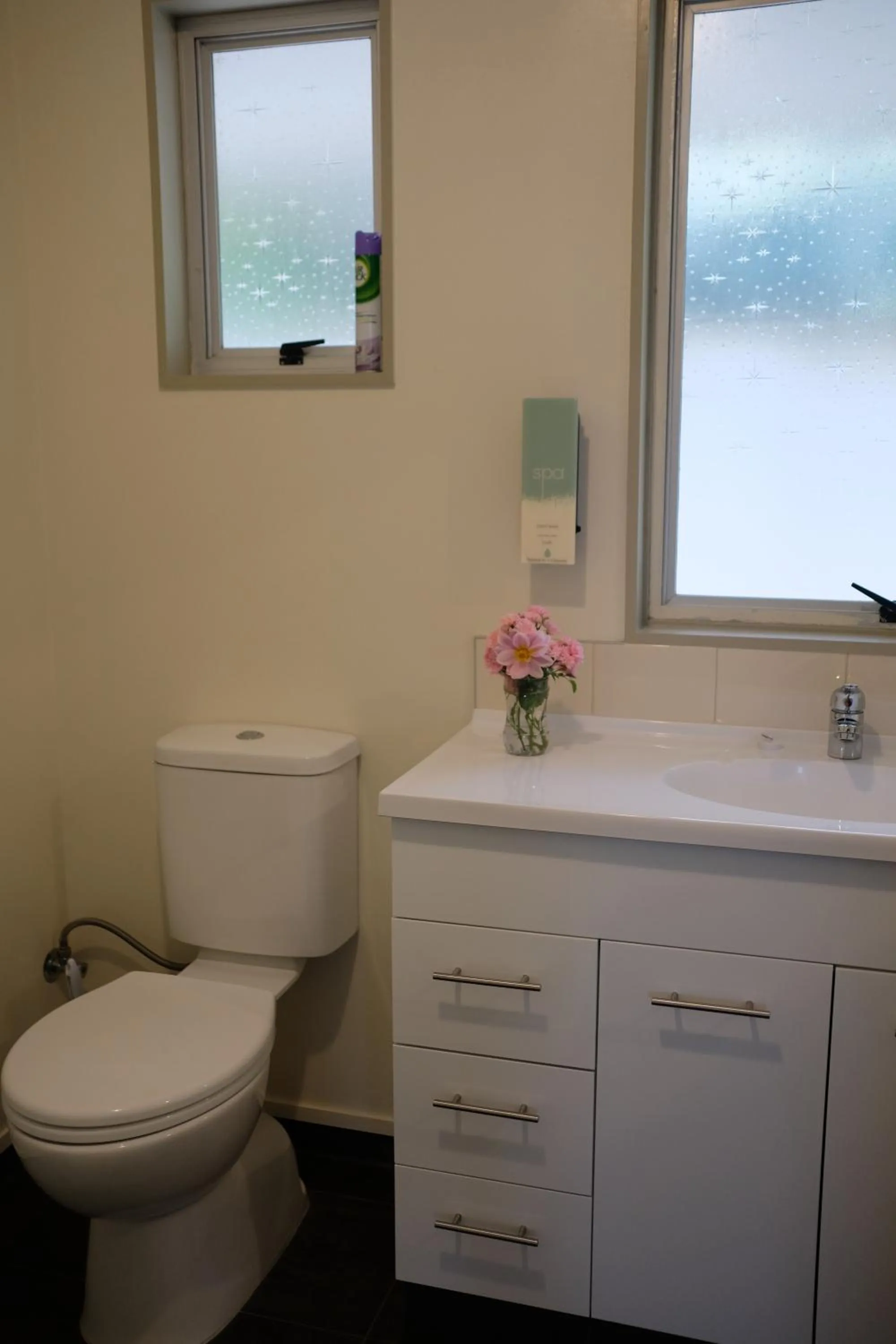 Bathroom in Montana Lodge Motel