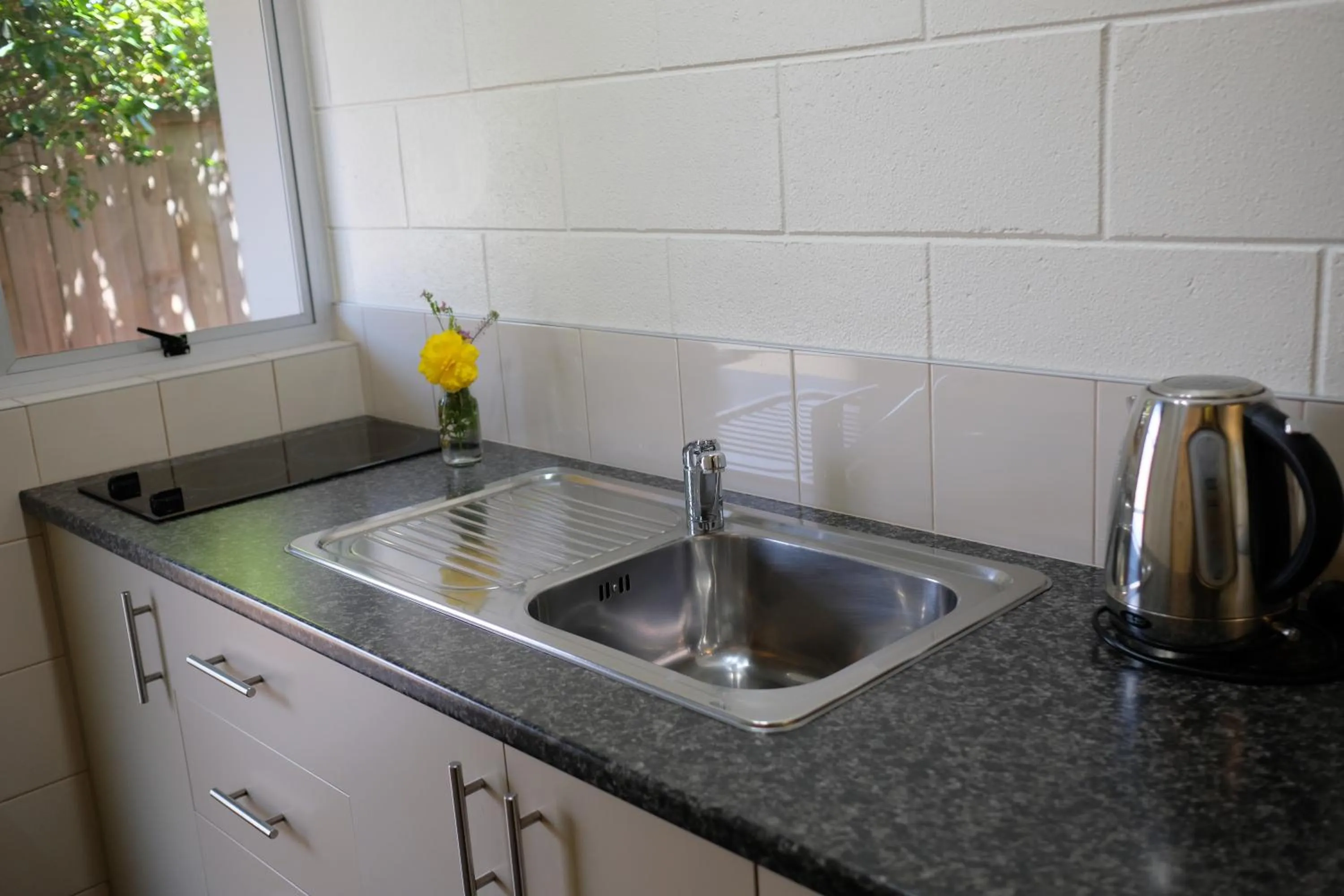 Kitchen or kitchenette in Montana Lodge Motel