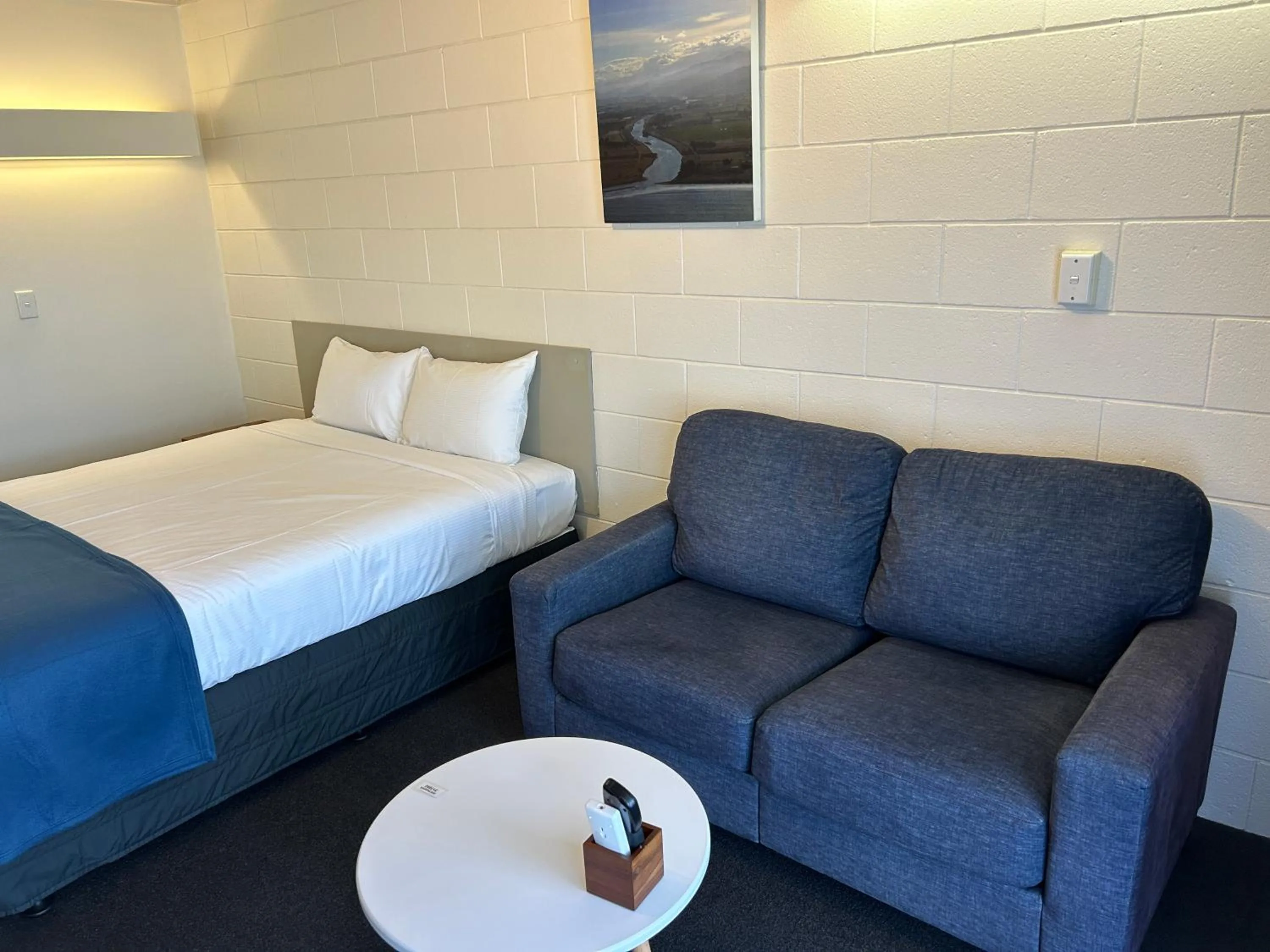 Bed in Montana Lodge Motel