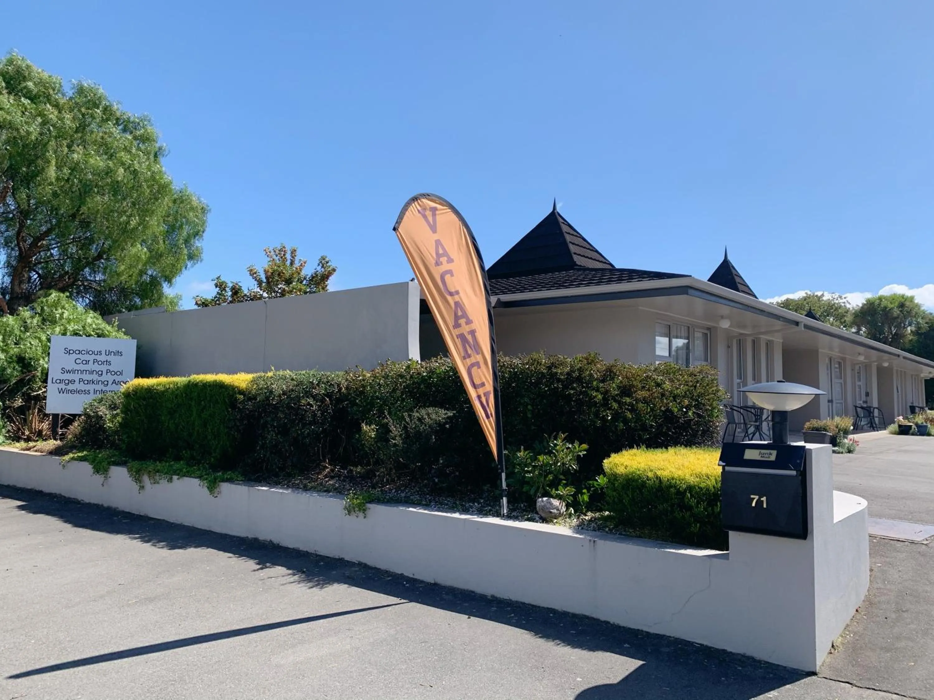 Facade/entrance in Montana Lodge Motel