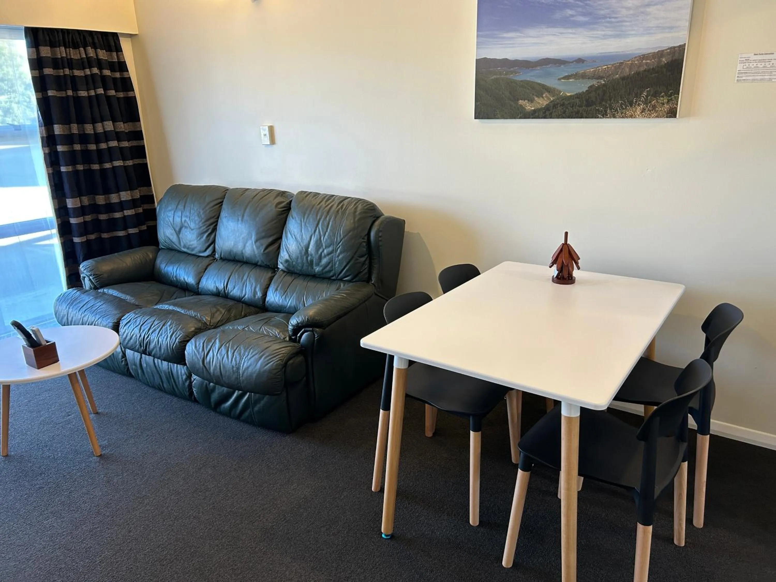 Living room in Montana Lodge Motel