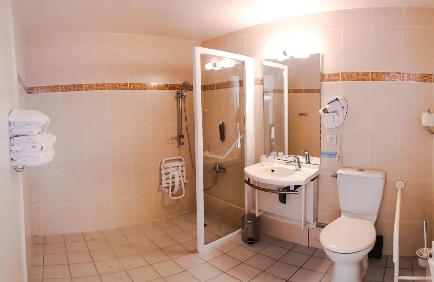 Shower in Hotel Alicia Auray Le Bono