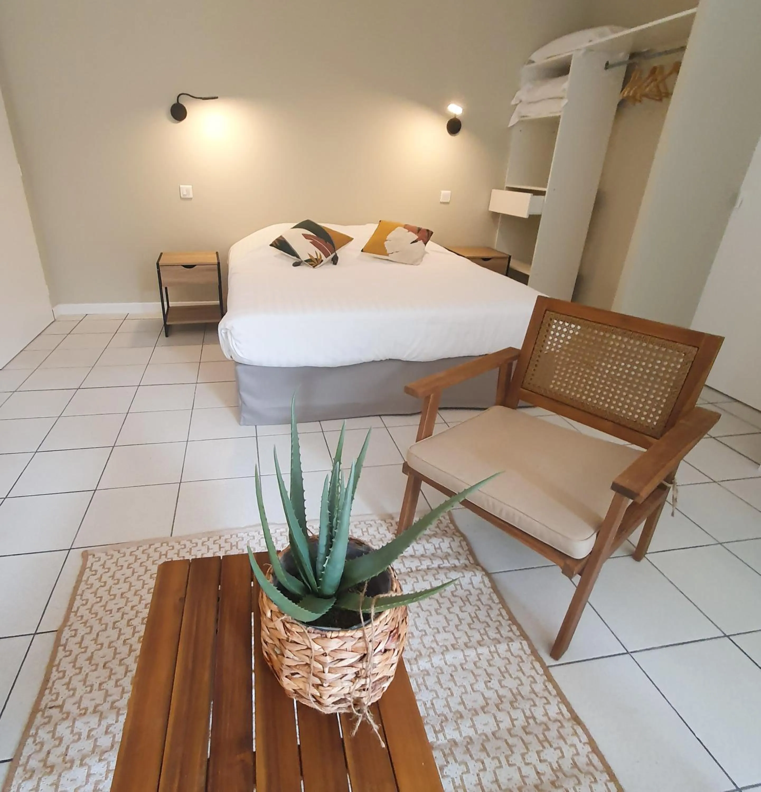 Bed in Hotel Alicia Auray Le Bono