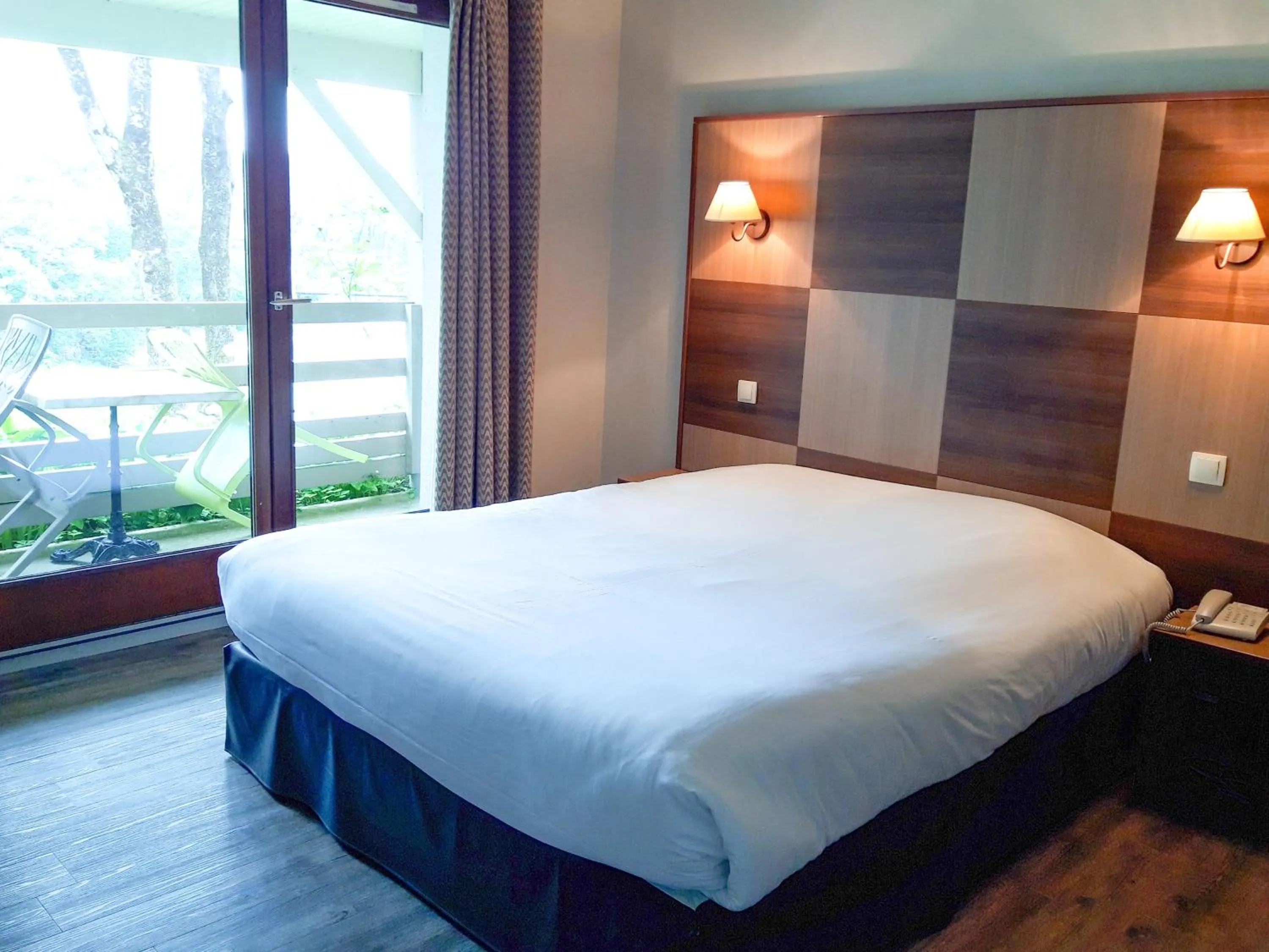 Bed in Hotel Alicia Auray Le Bono