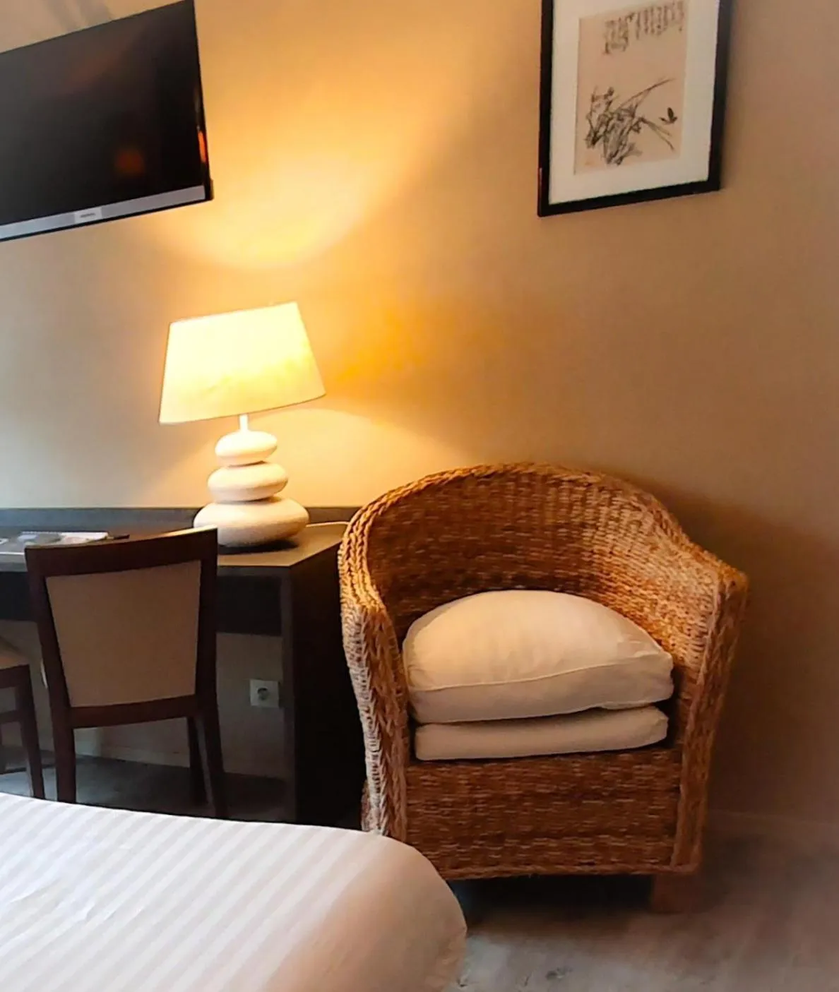 hair dresser, Bed in Hotel Alicia Auray Le Bono