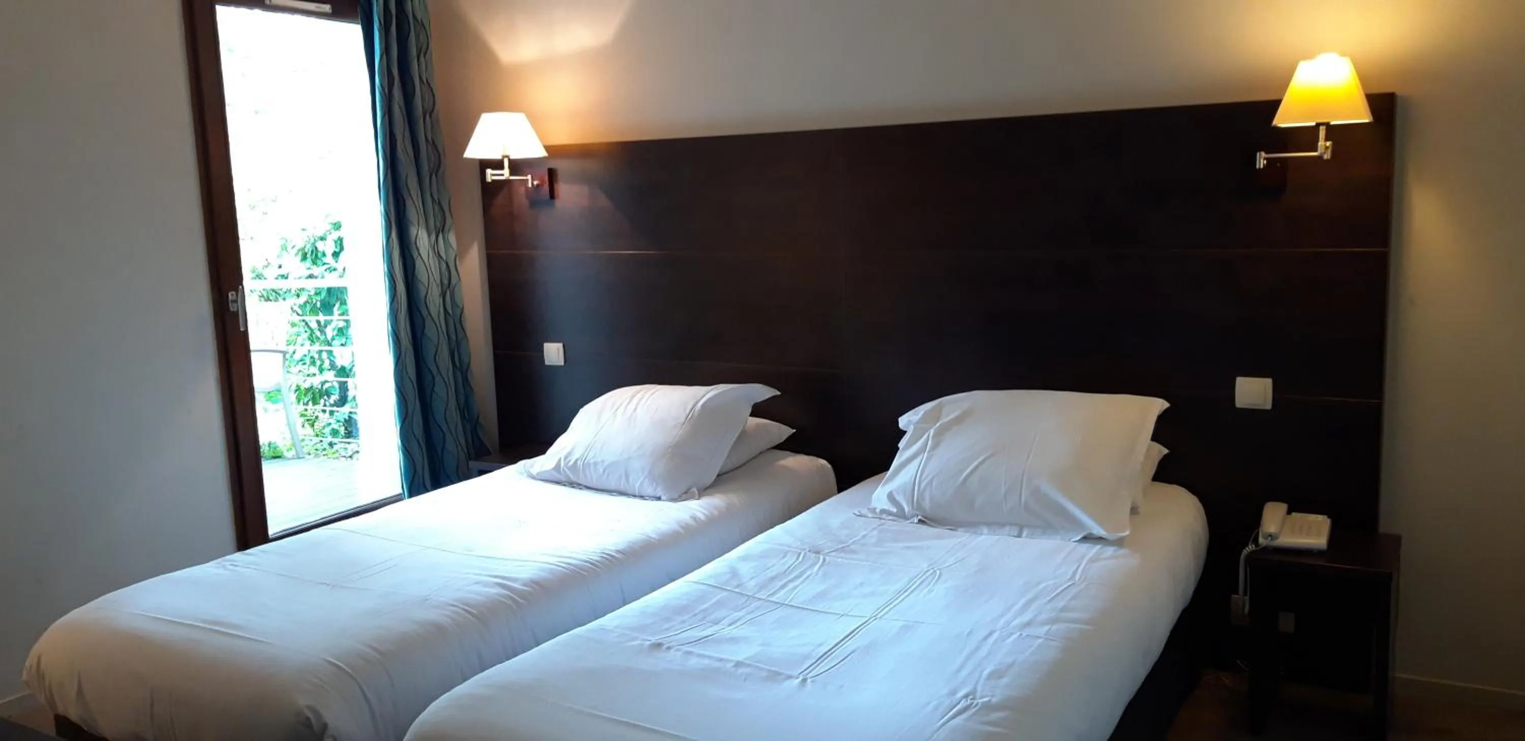 Bed in Hotel Alicia Auray Le Bono