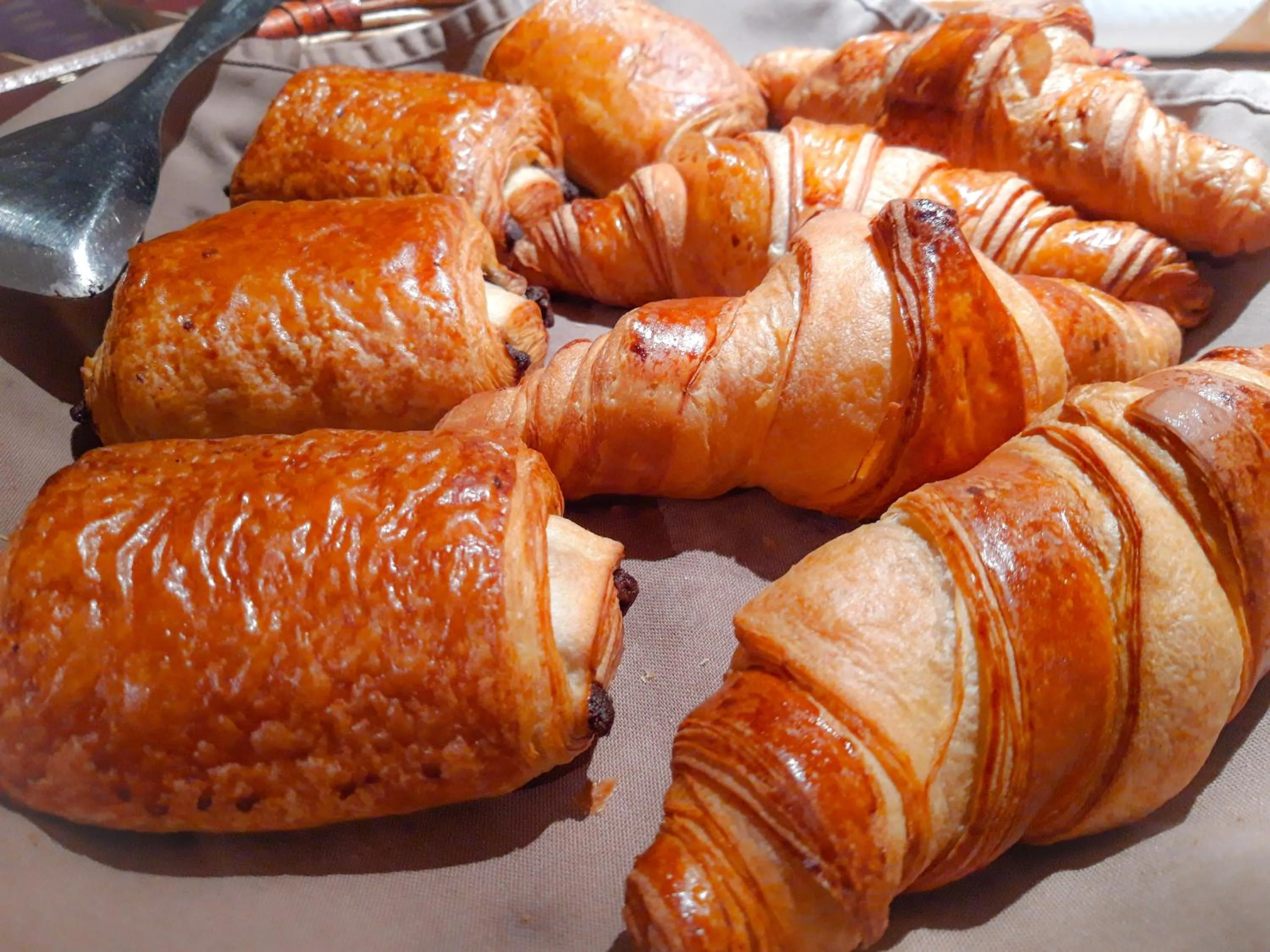 Buffet breakfast in Hotel Alicia Auray Le Bono