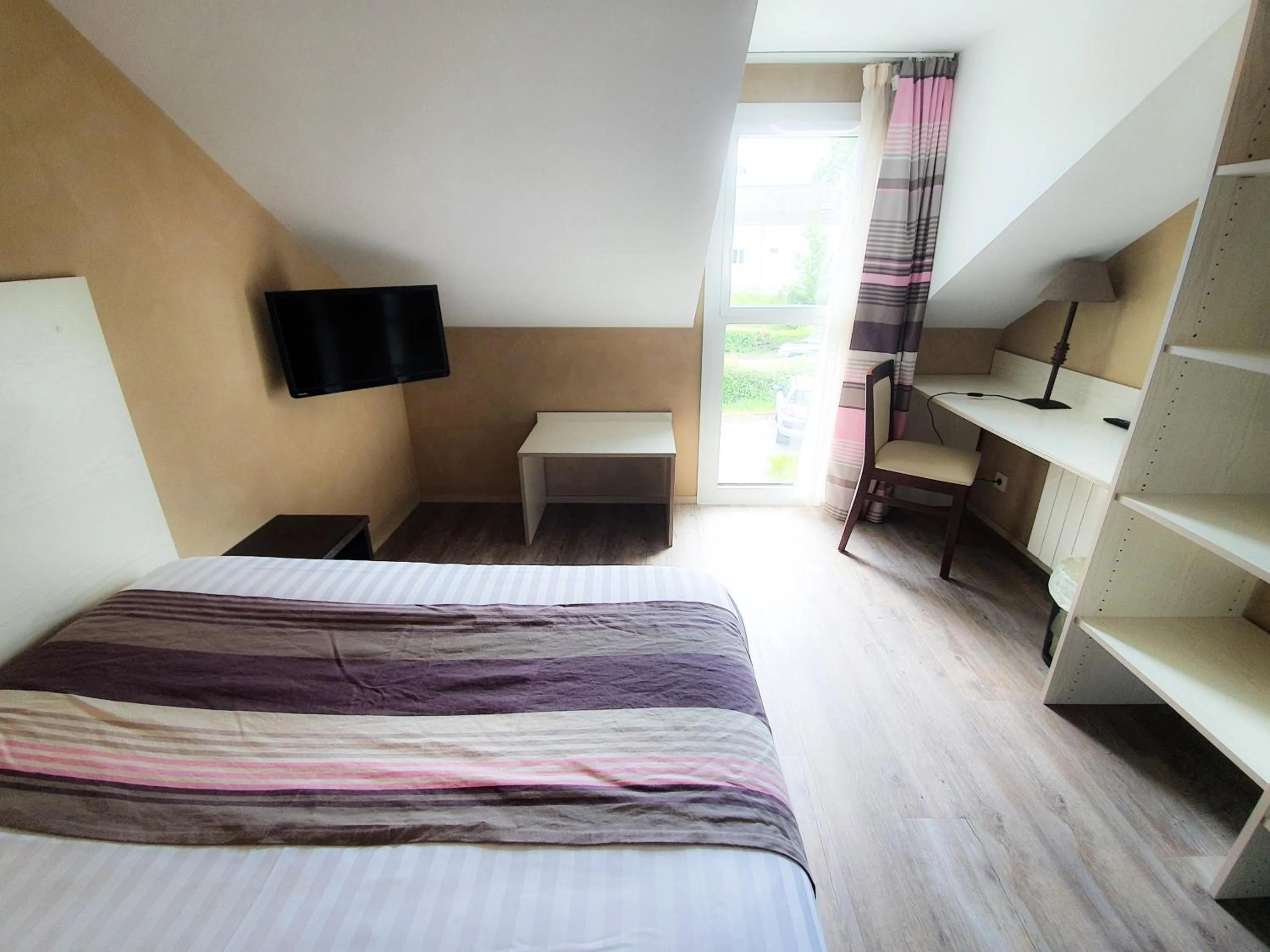 Bed in Hotel Alicia Auray Le Bono